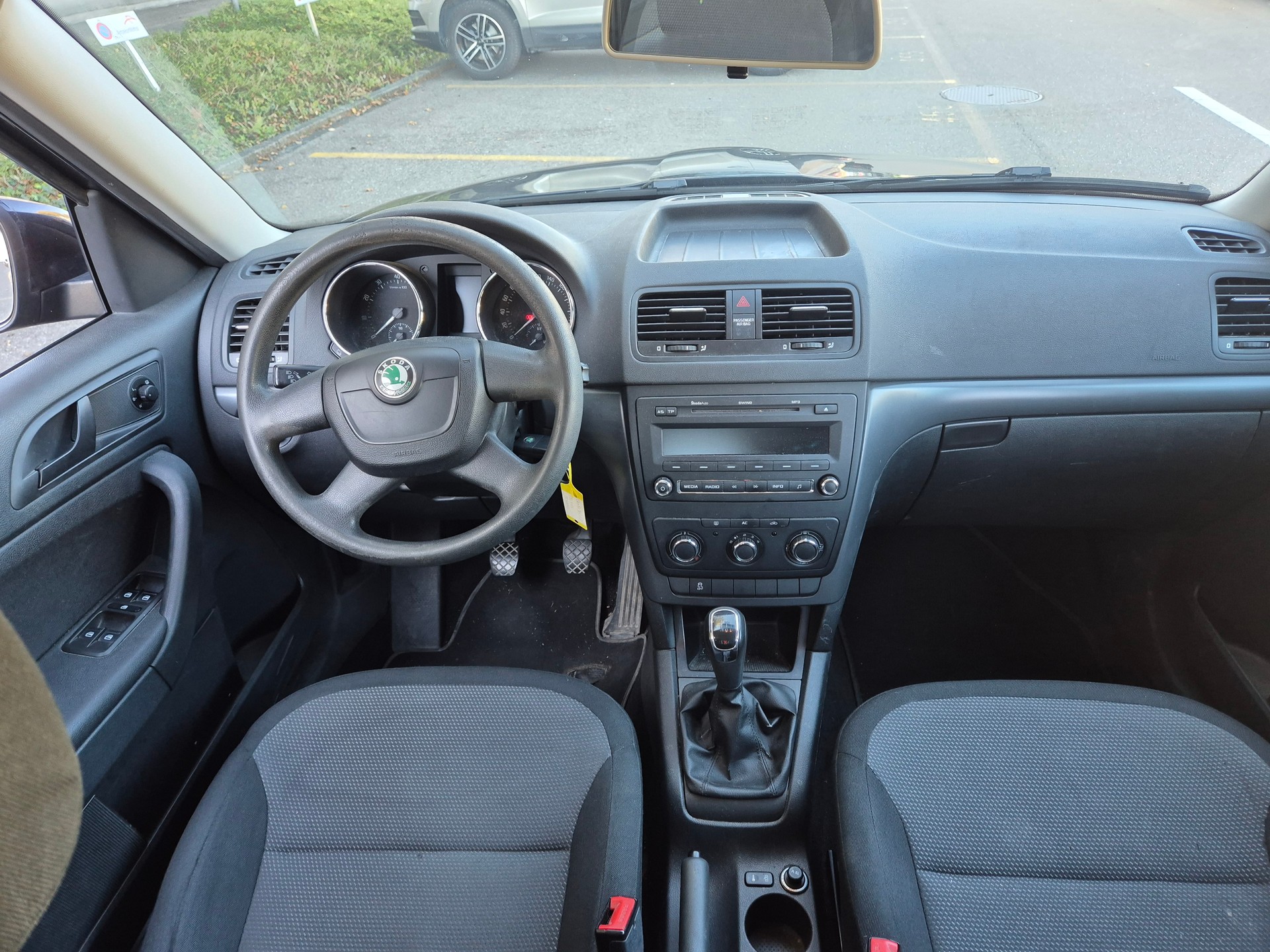 SKODA Yeti 1.8 TSI Active 4x4-image-8