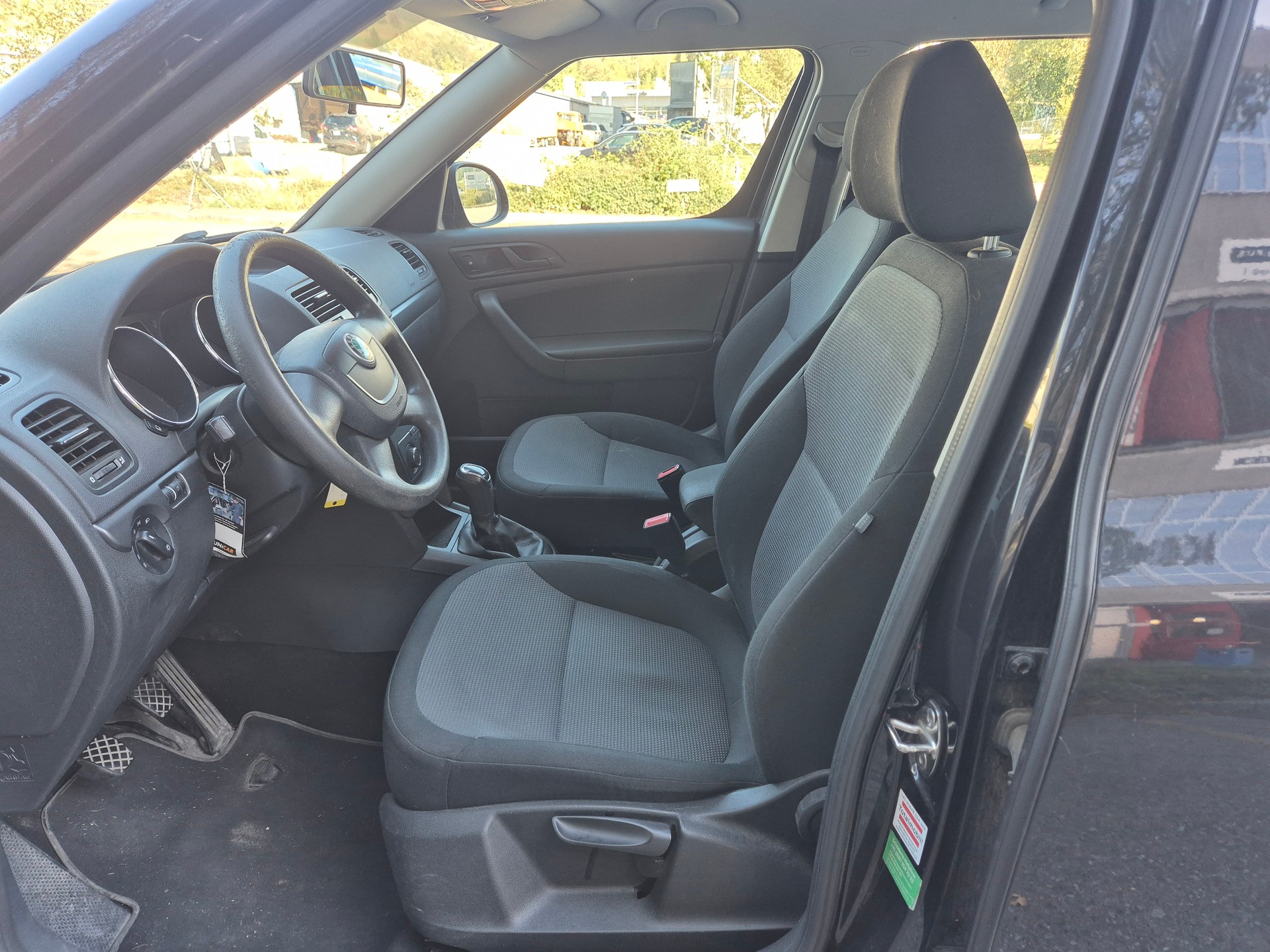 SKODA Yeti 1.8 TSI Active 4x4-image-9