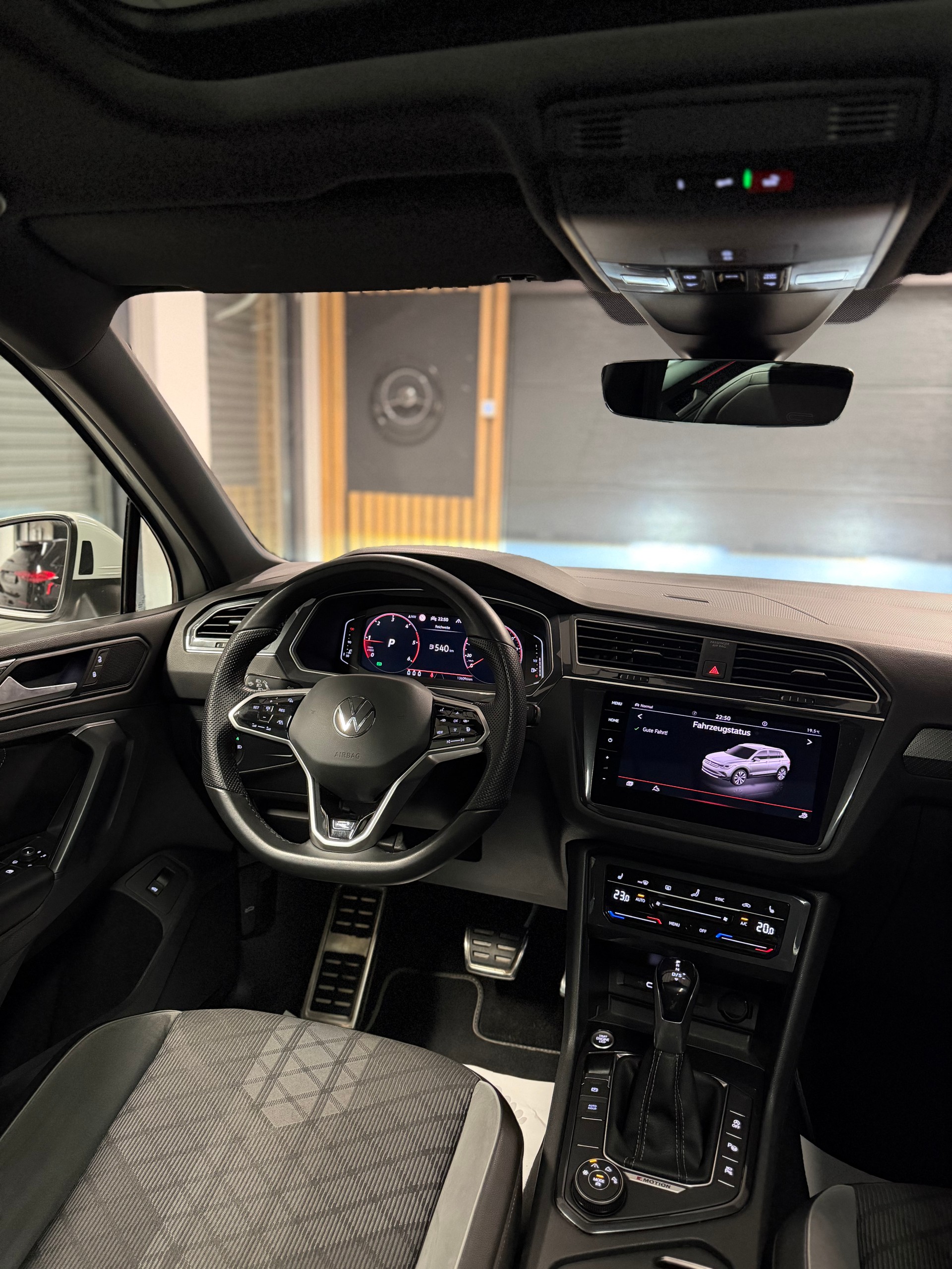 VW Tiguan 2.0 TDI SCR R-Line 4Motion DSG, 36 Monate & 60‘000km GRATIS-SERVICE inbegriffen!-image-19