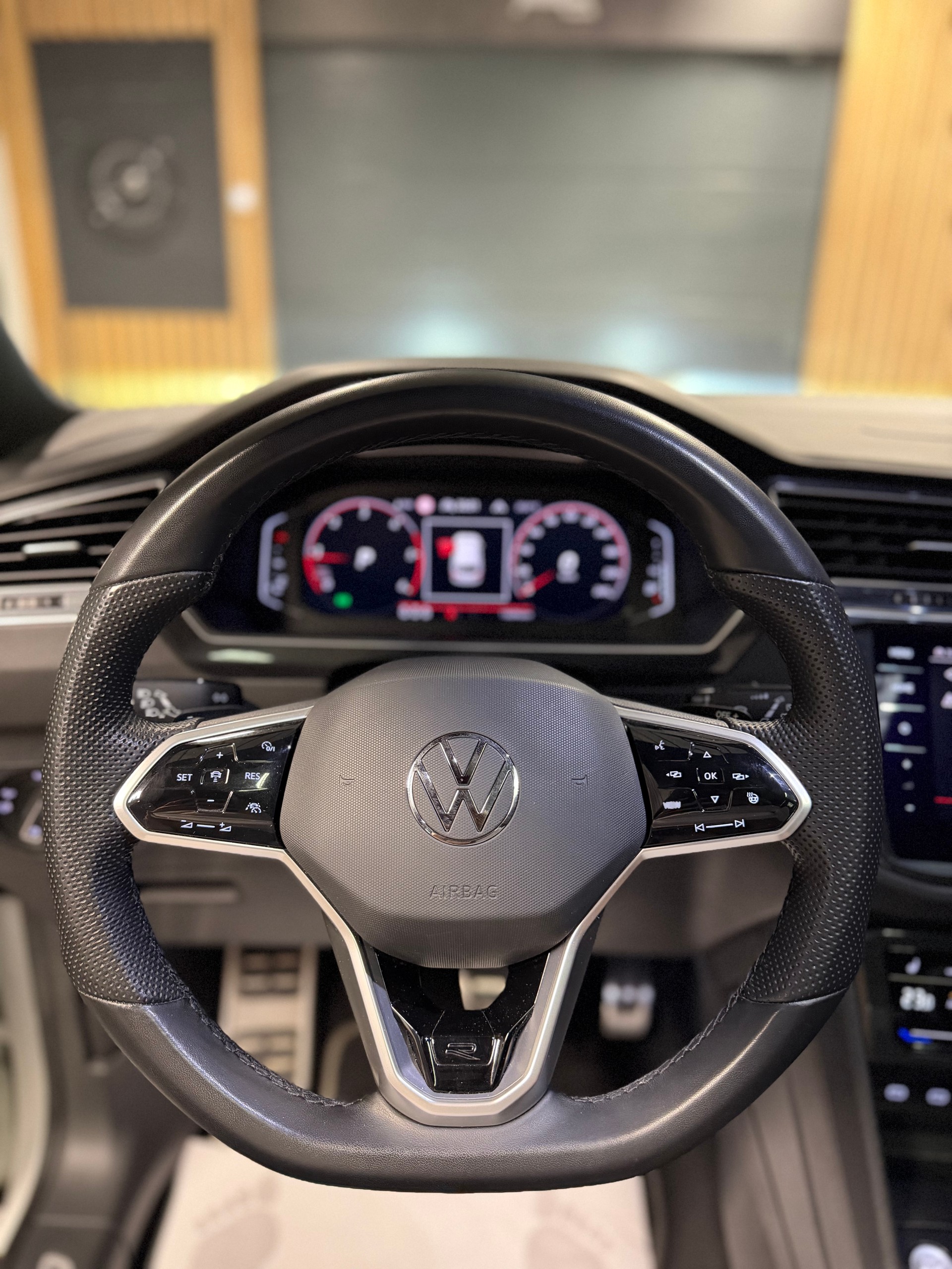 VW Tiguan 2.0 TDI SCR R-Line 4Motion DSG, 36 Monate & 60‘000km GRATIS-SERVICE inbegriffen!-image-20
