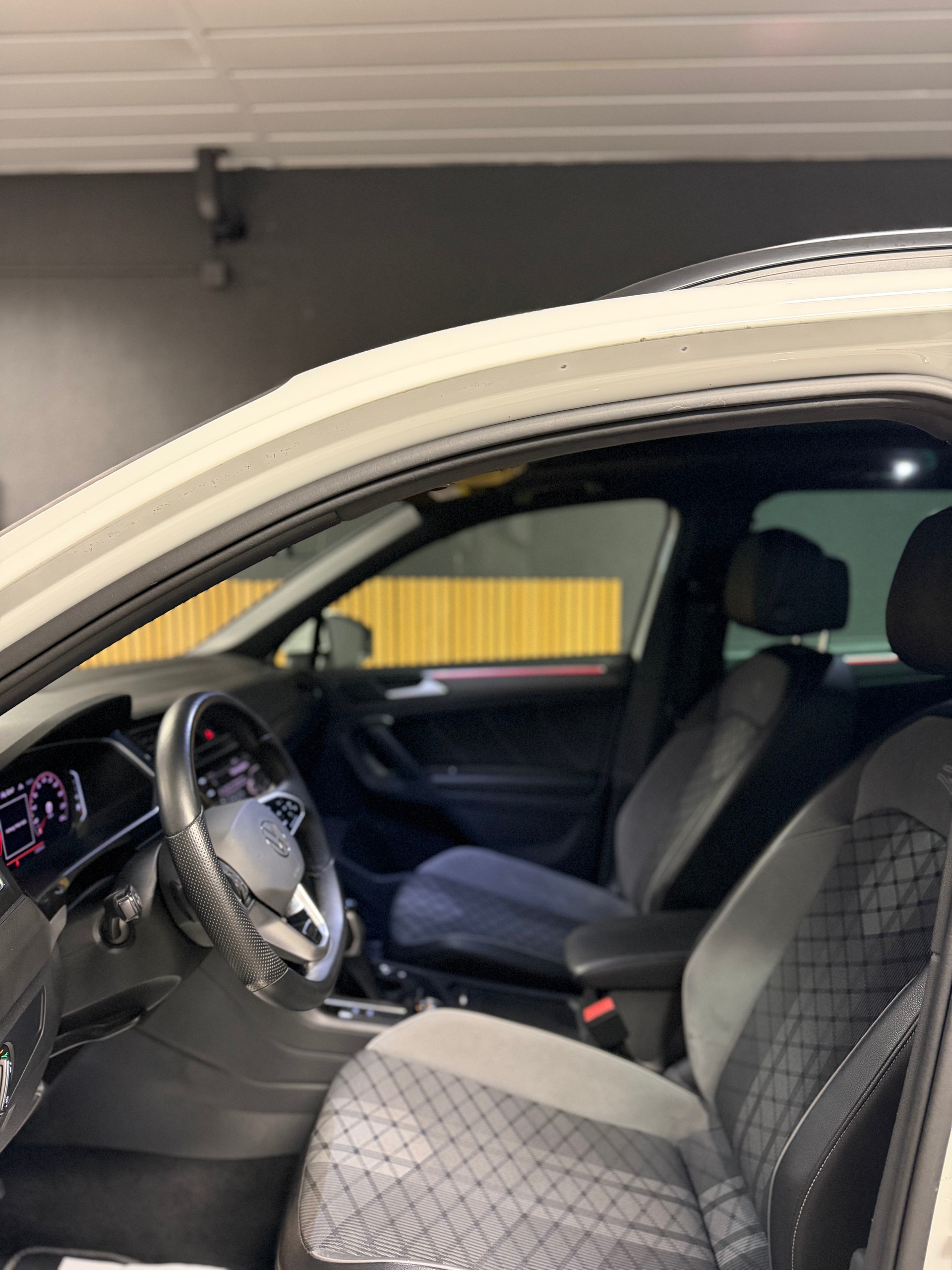 VW Tiguan 2.0 TDI SCR R-Line 4Motion DSG, 36 Monate & 60‘000km GRATIS-SERVICE inbegriffen!-image-9