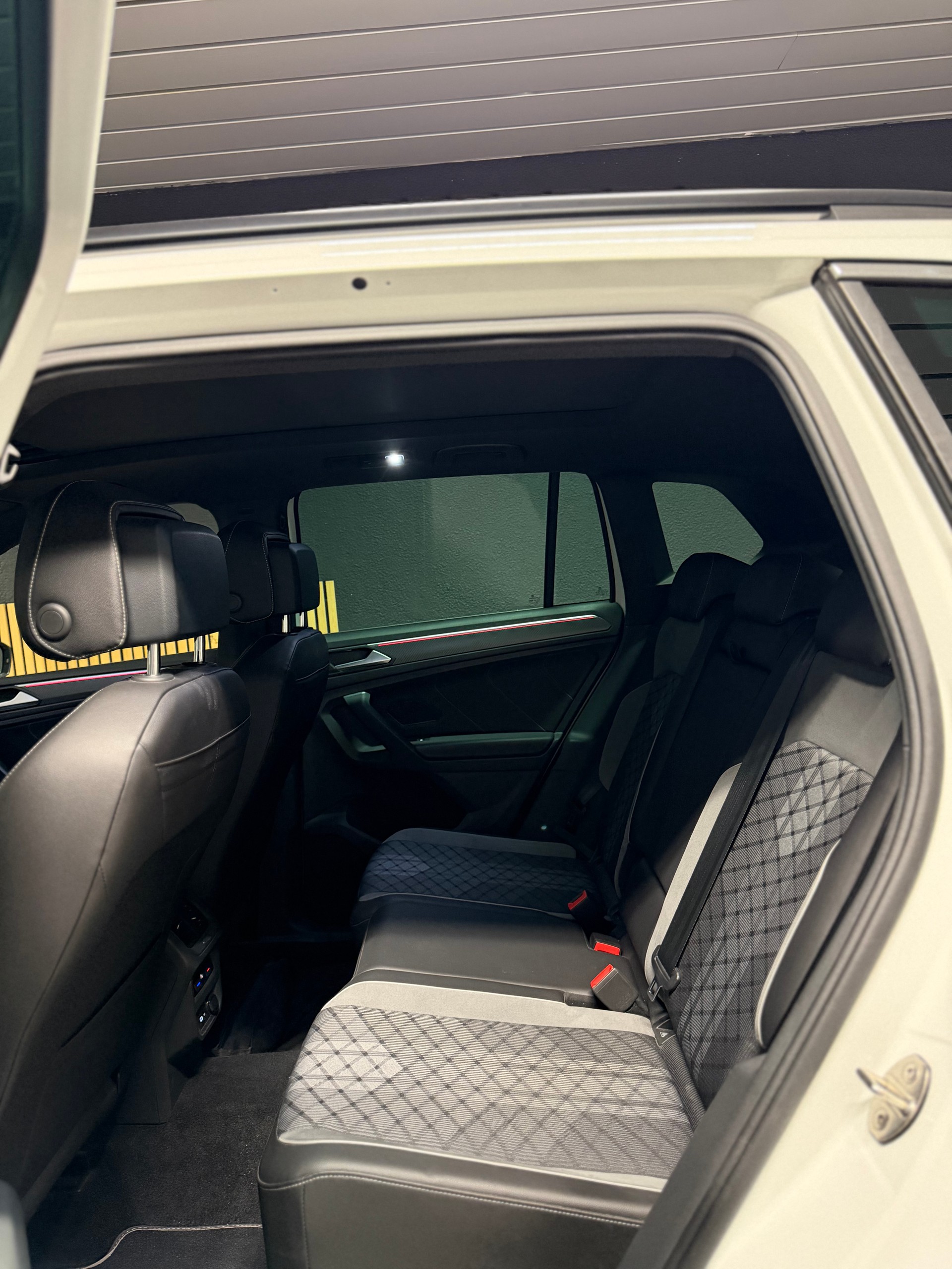 VW Tiguan 2.0 TDI SCR R-Line 4Motion DSG, 36 Monate & 60‘000km GRATIS-SERVICE inbegriffen!-image-15