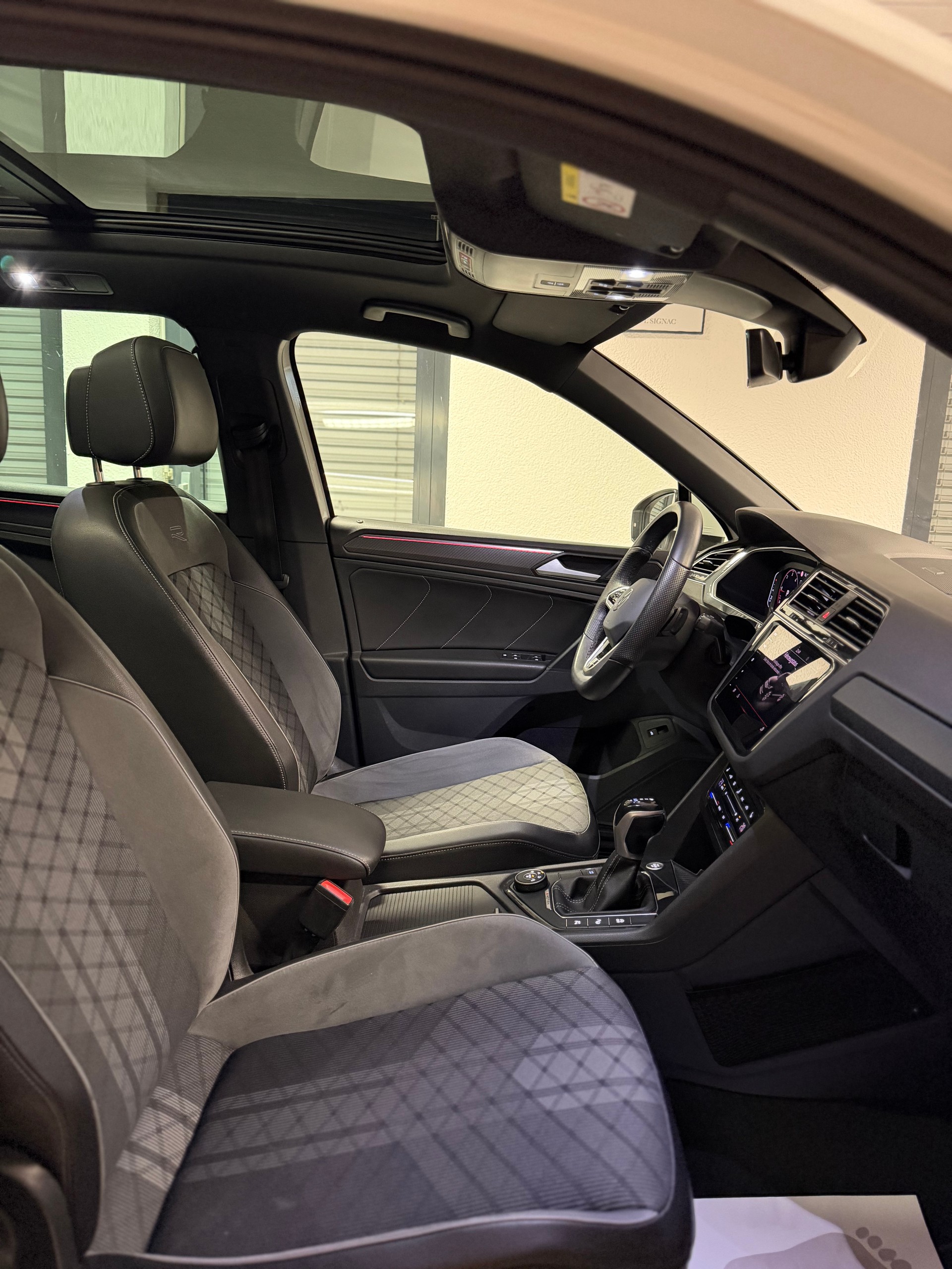 VW Tiguan 2.0 TDI SCR R-Line 4Motion DSG, 36 Monate & 60‘000km GRATIS-SERVICE inbegriffen!-image-11