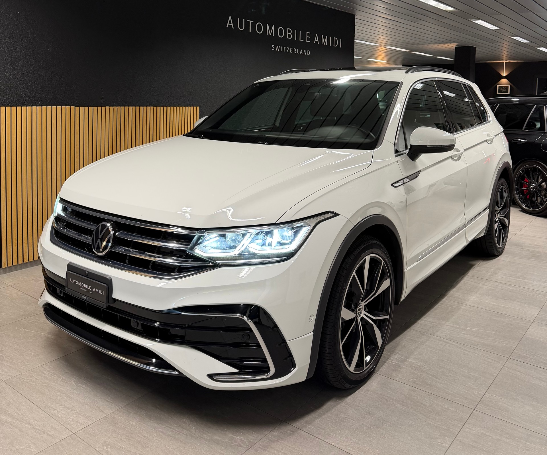 VW Tiguan 2.0 TDI SCR R-Line 4Motion DSG, 36 Monate & 60‘000km GRATIS-SERVICE inbegriffen!-image-0