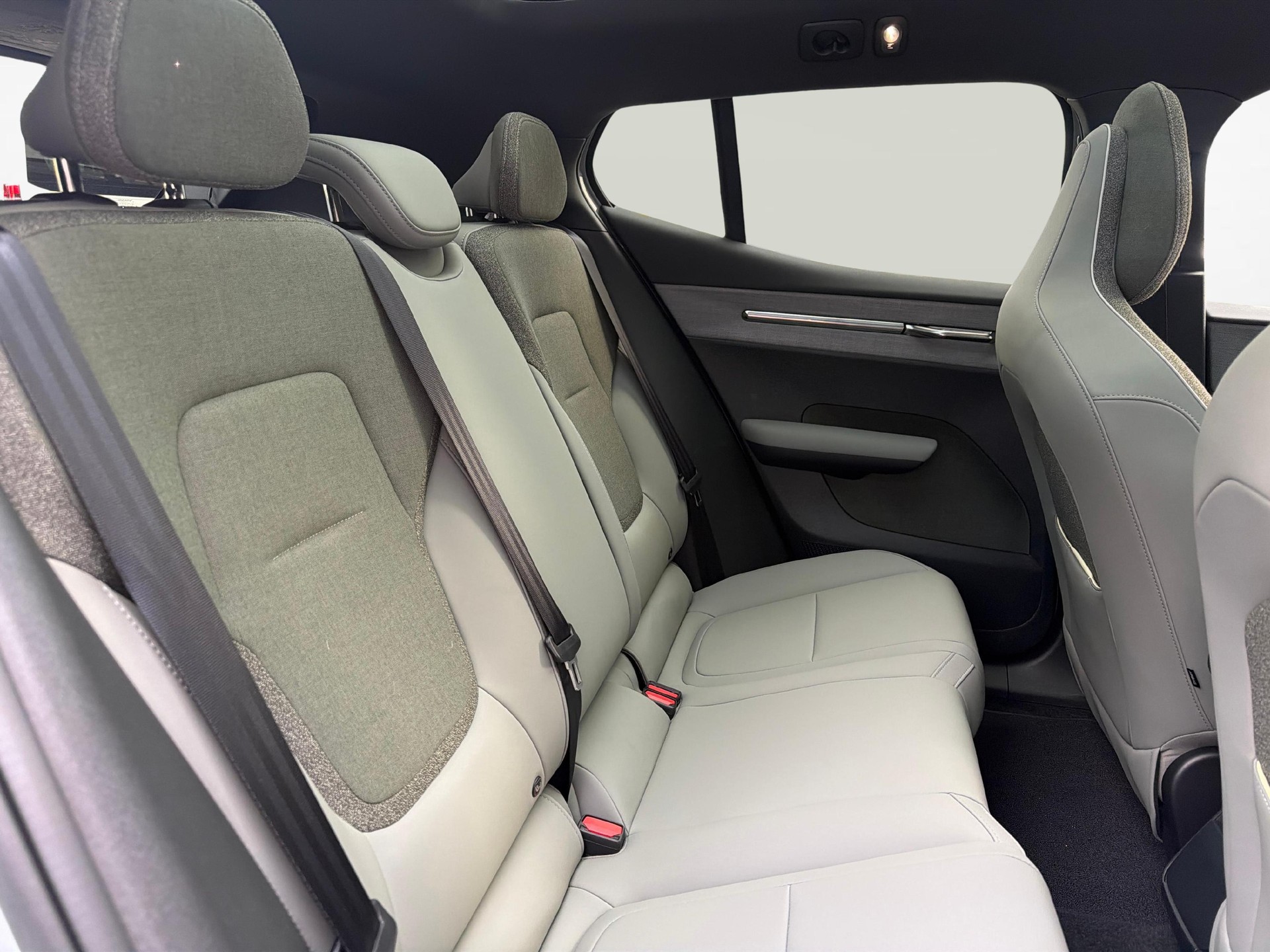 VOLVO EX30 CC E60 Twin Performance AWD-image-18