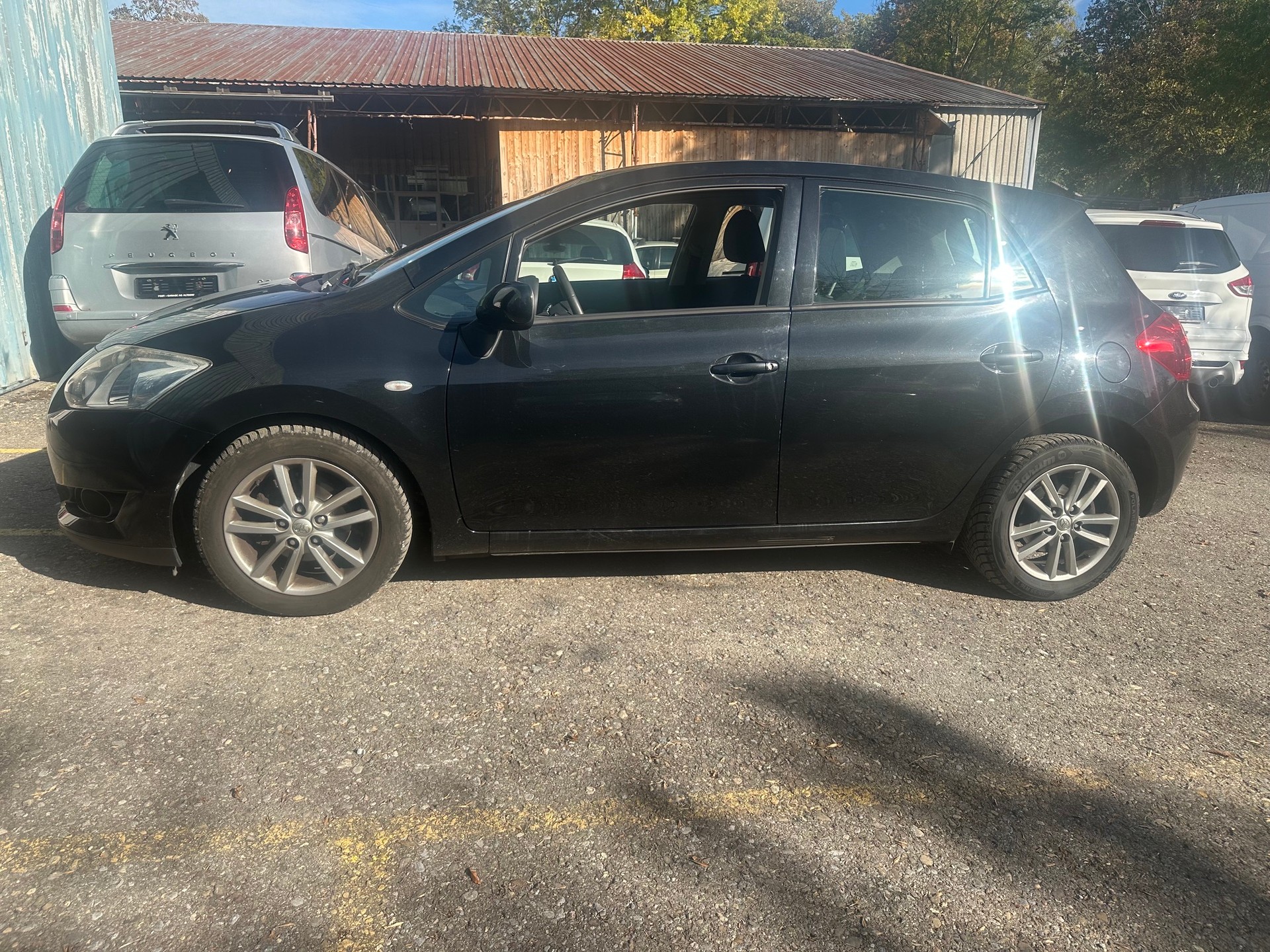 TOYOTA Auris 1.4 D-4D Linea Luna-image-2