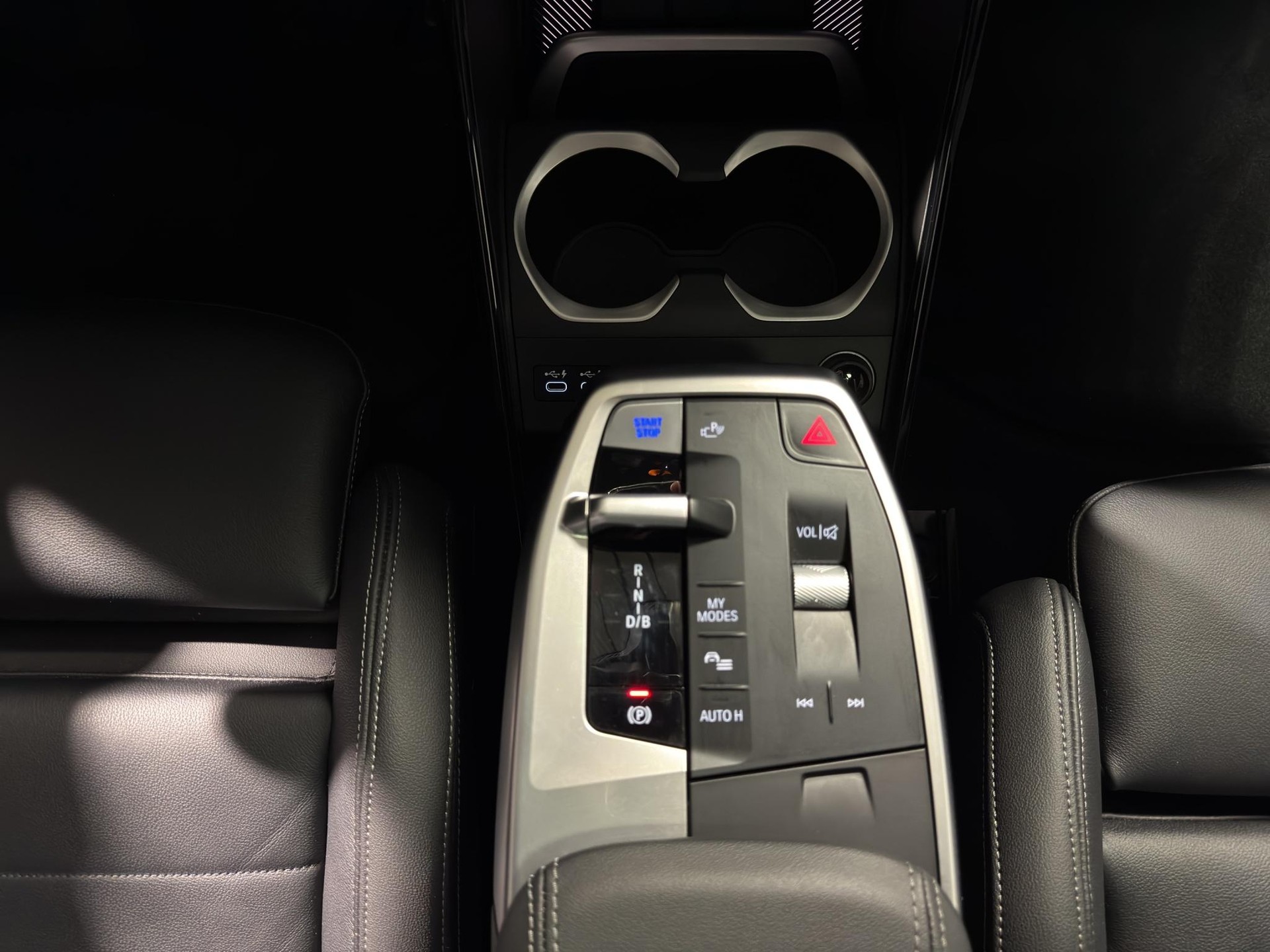 BMW iX1 30 xDrive M Sport-image-10