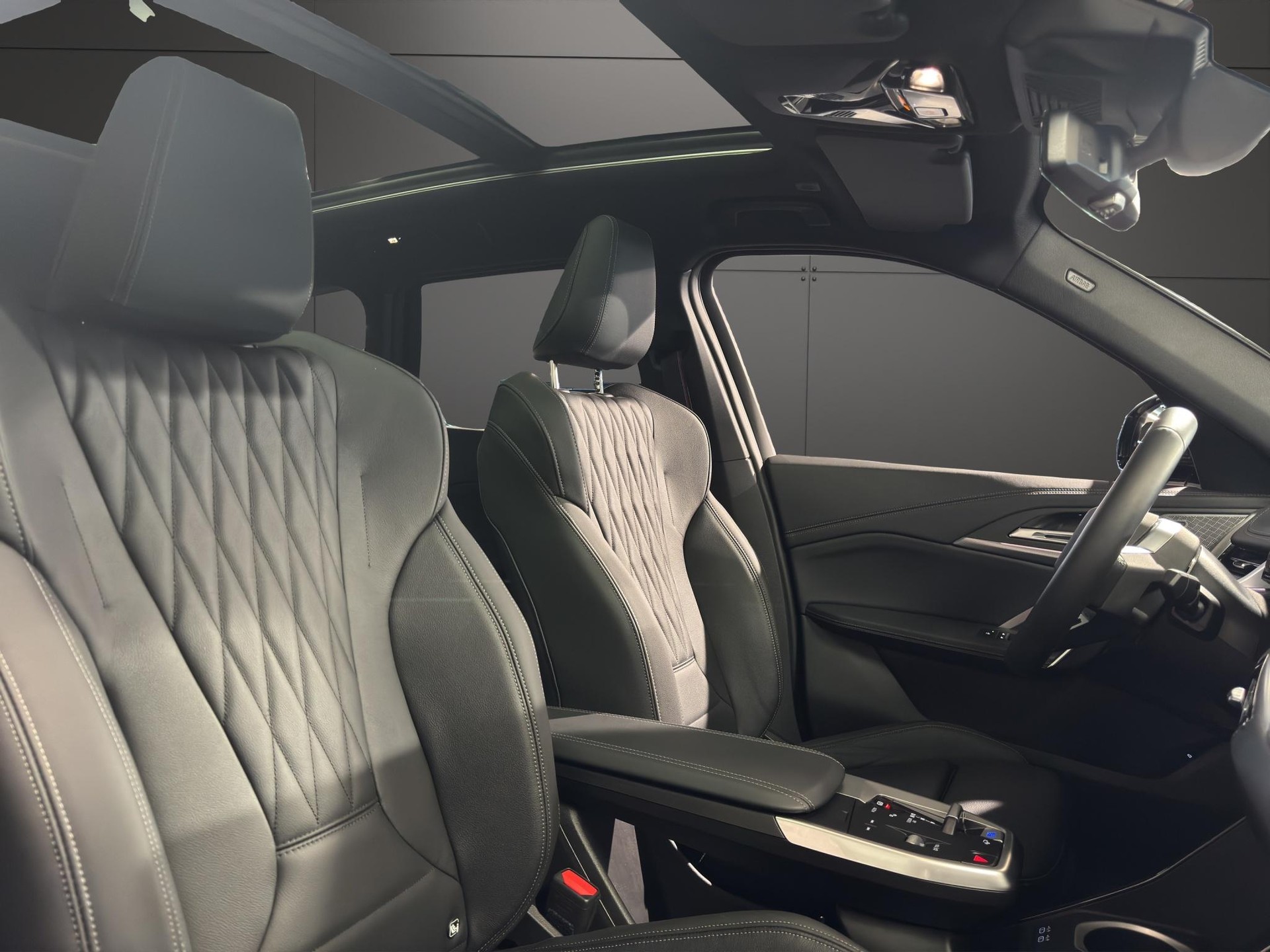 BMW iX1 30 xDrive M Sport-image-18