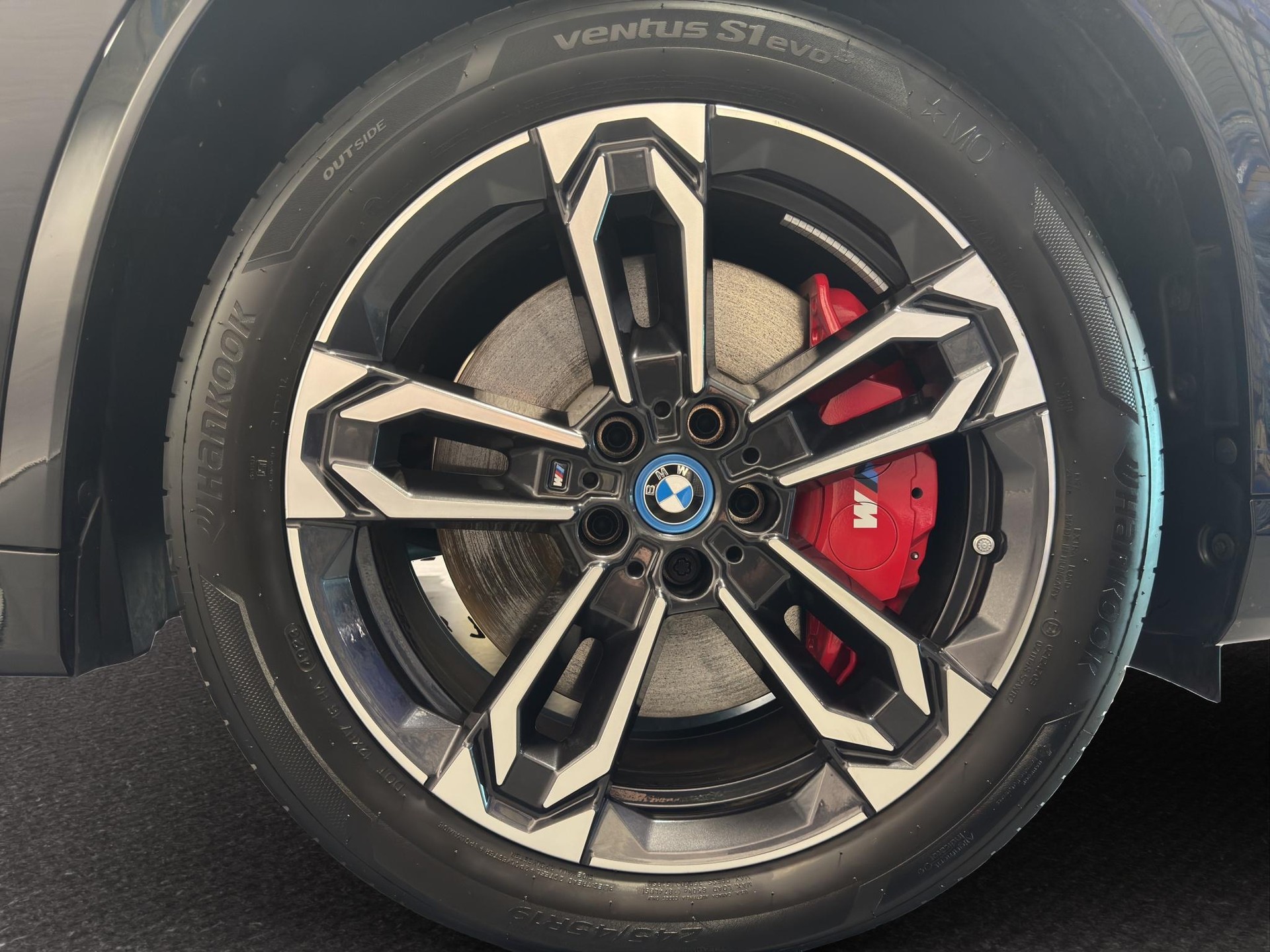 BMW iX1 30 xDrive M Sport-image-15