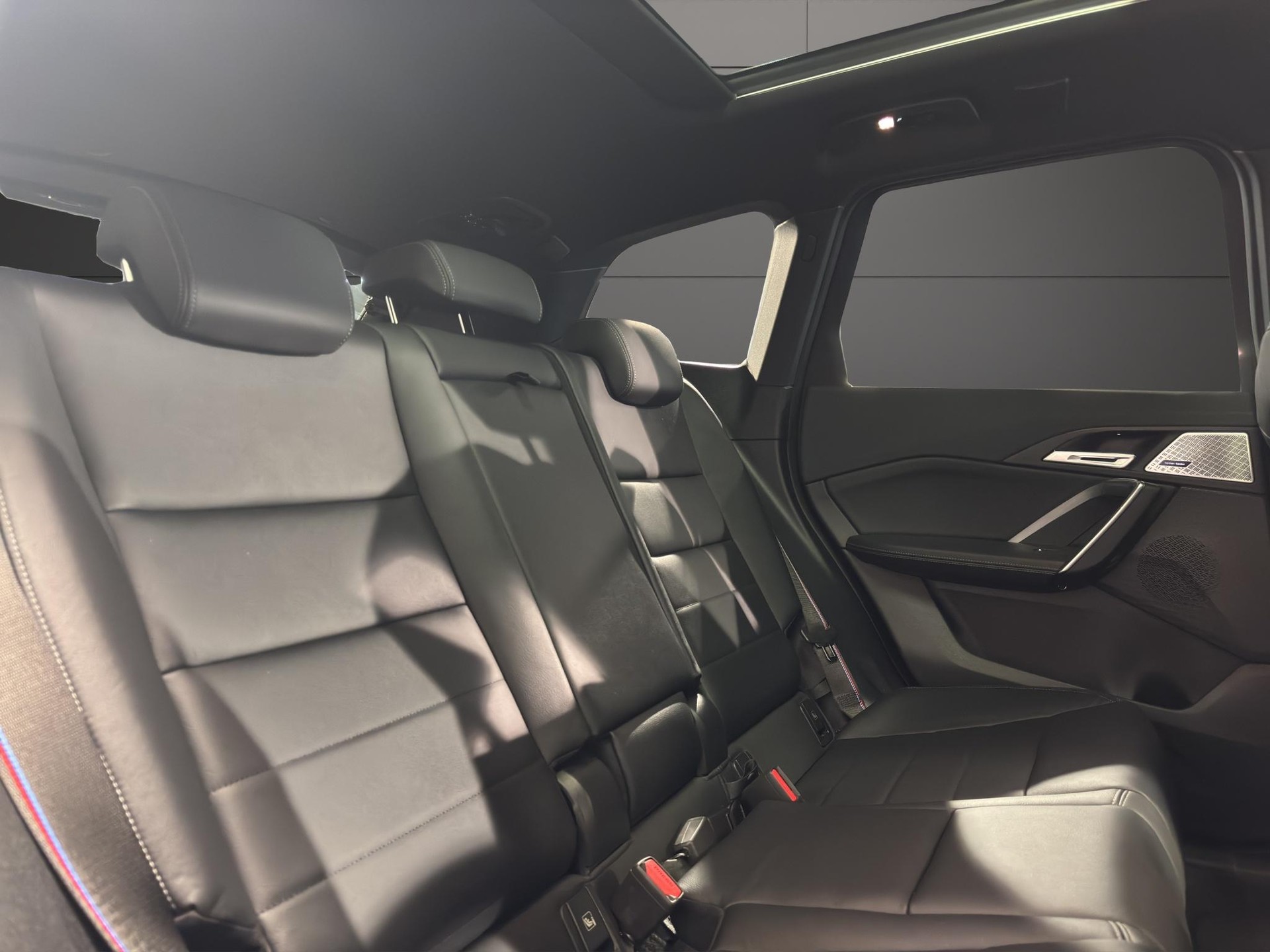 BMW iX1 30 xDrive M Sport-image-17