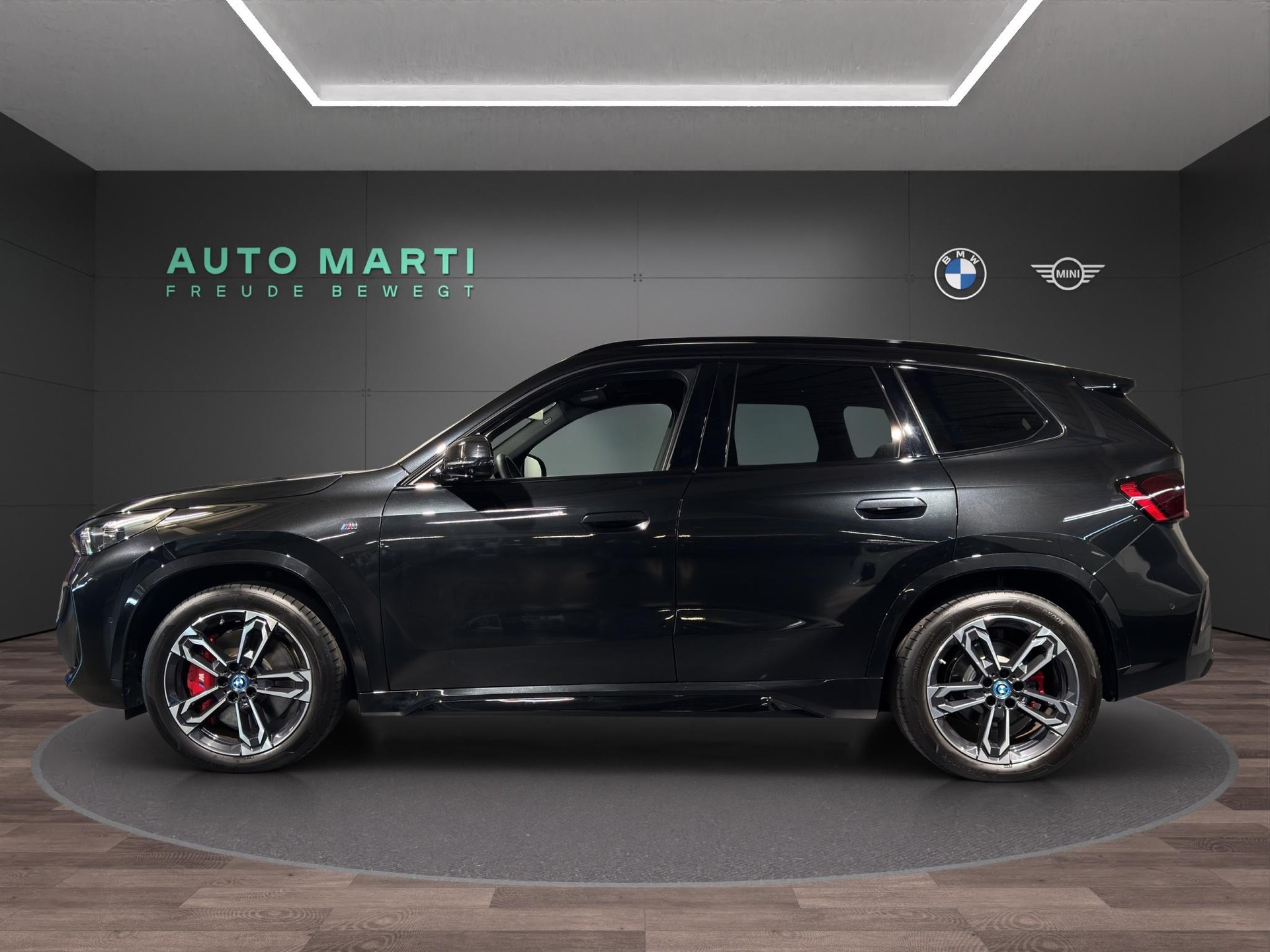 BMW iX1 30 xDrive M Sport-image-2