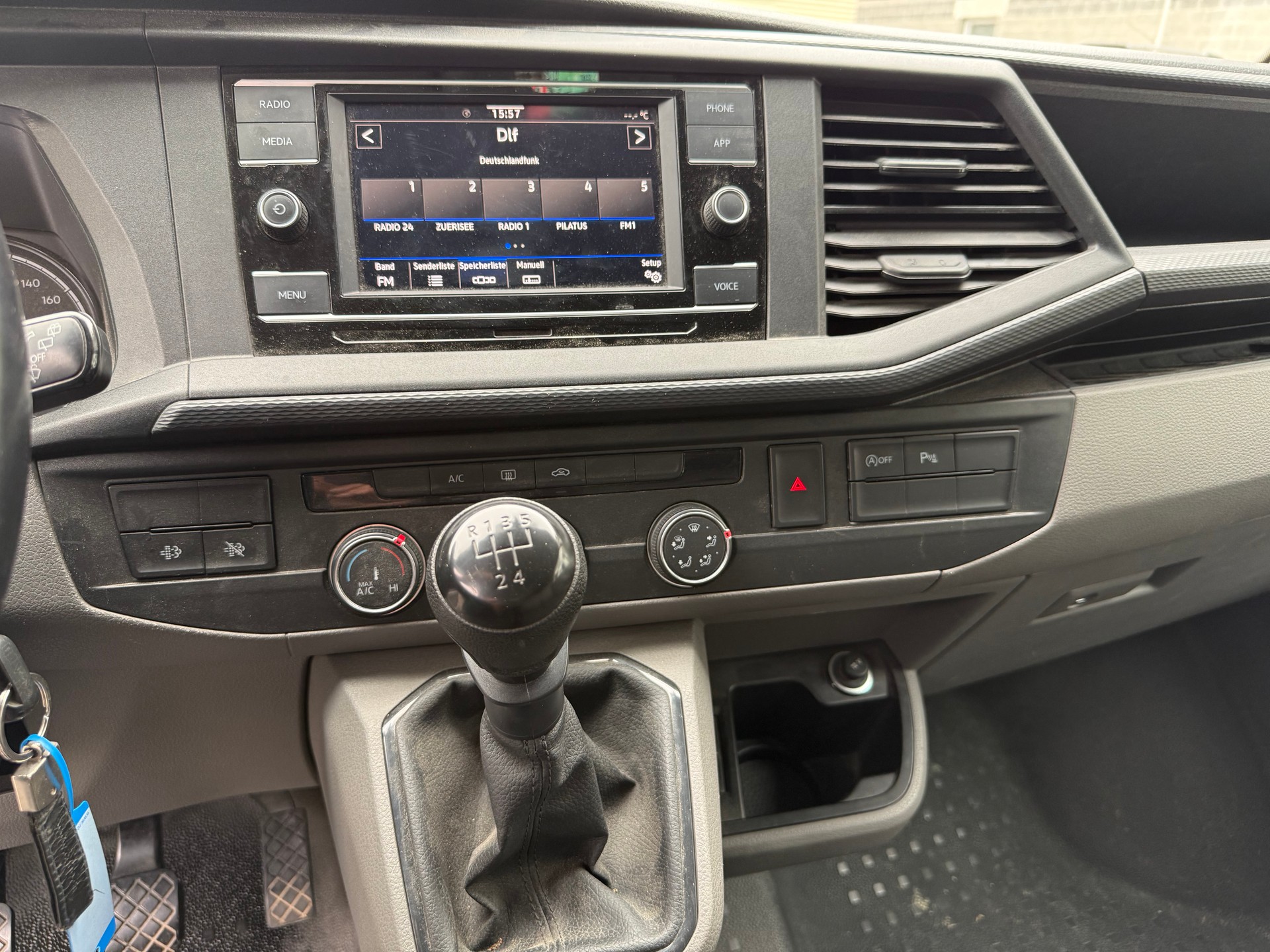VW T6.1 2.0 TDI Entry-image-6