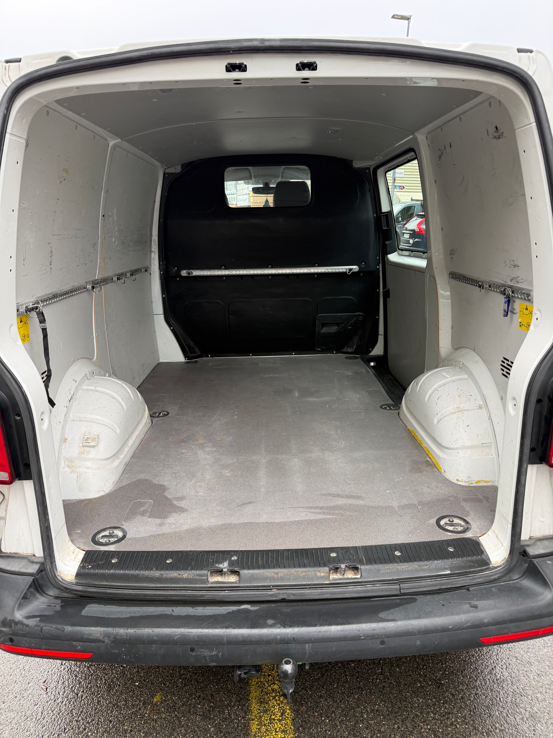 VW T6.1 2.0 TDI Entry-image-4