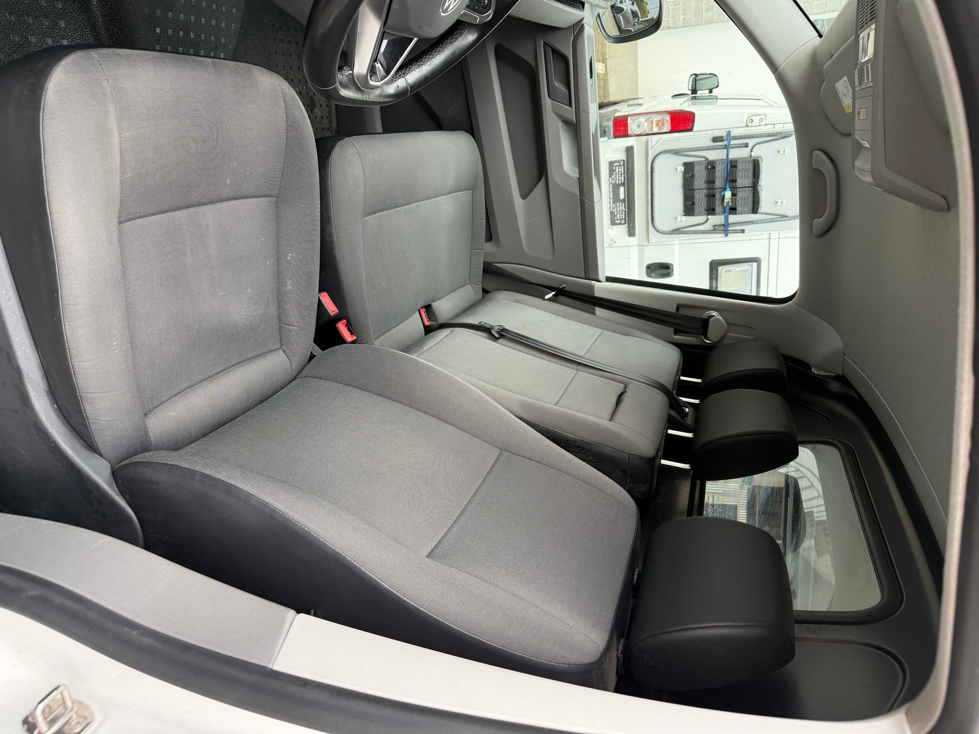 VW T6.1 2.0 TDI Entry-image-5