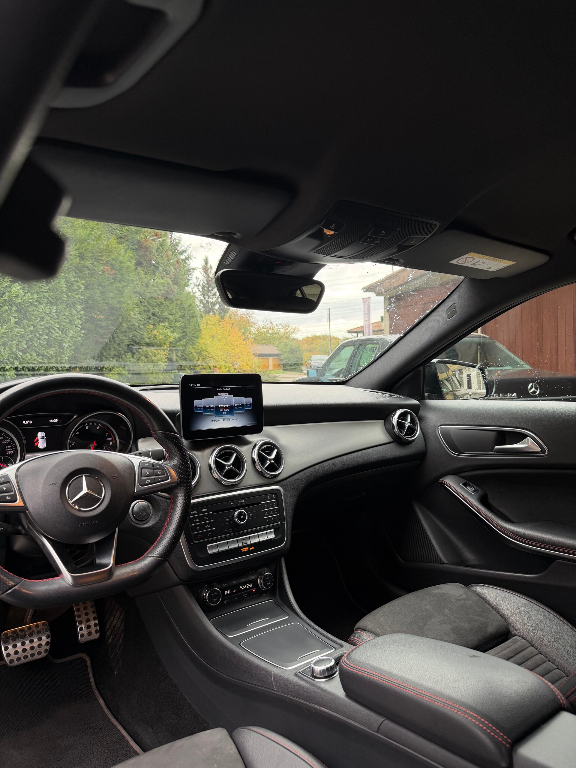 MERCEDES-BENZ GLA 200 AMG Line-image-7