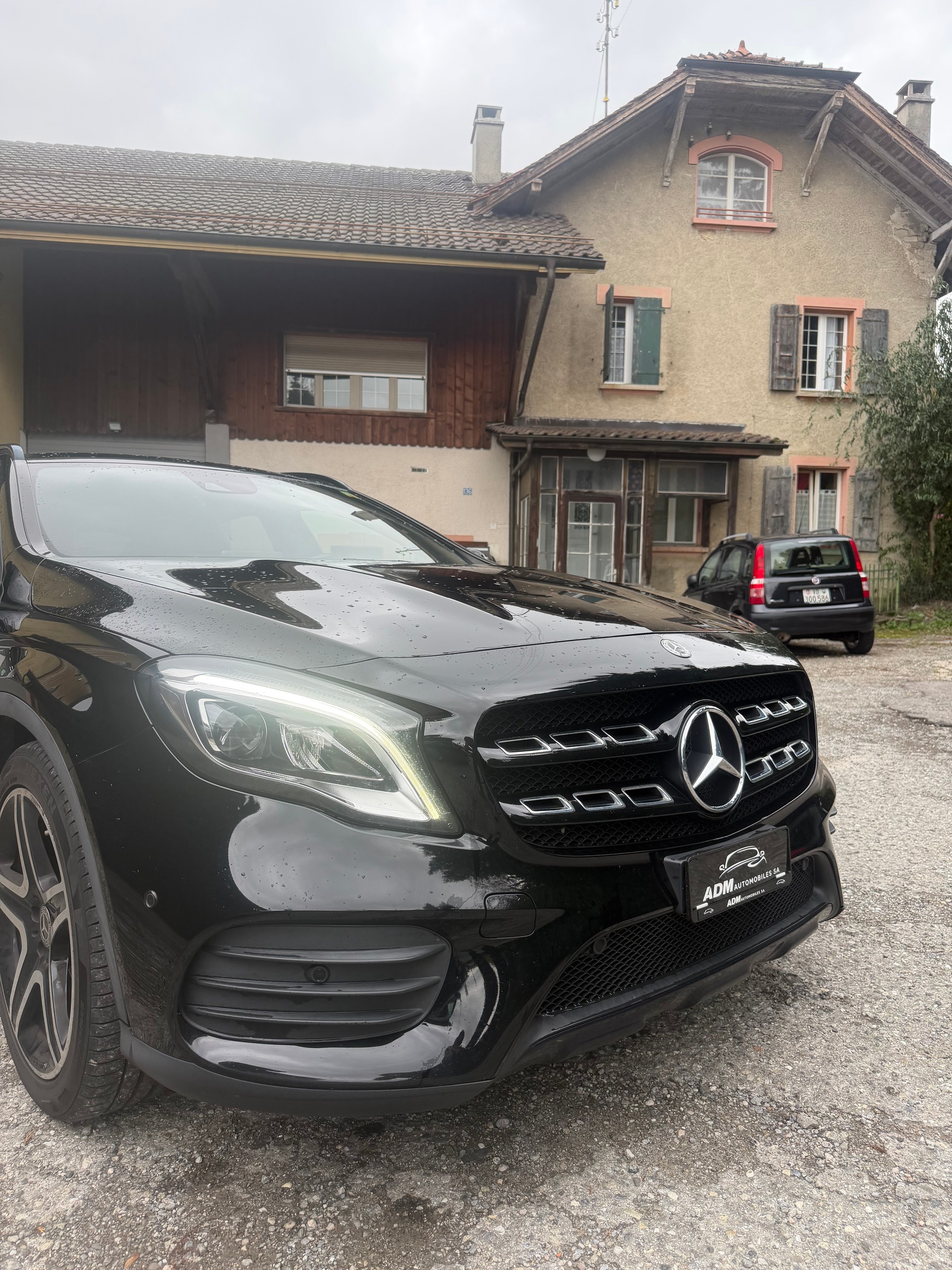 MERCEDES-BENZ GLA 200 AMG Line-image-2