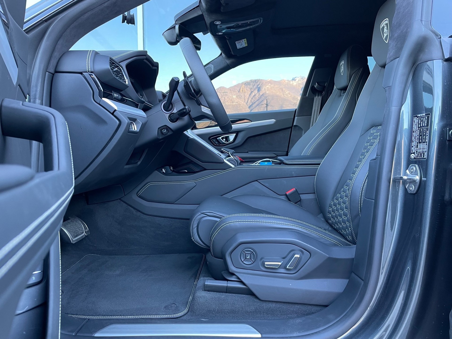 LAMBORGHINI Urus E-Gear-image-5