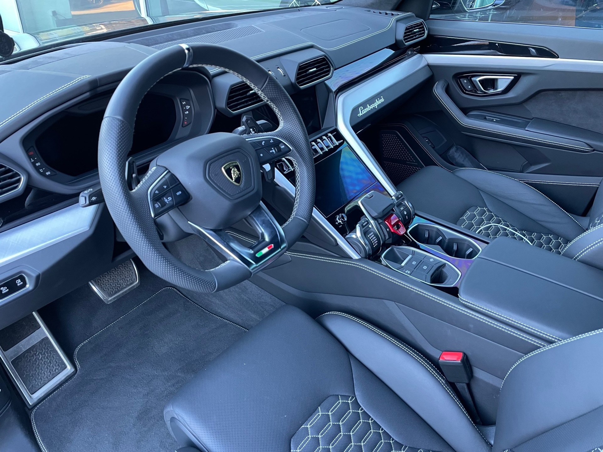 LAMBORGHINI Urus E-Gear-image-7