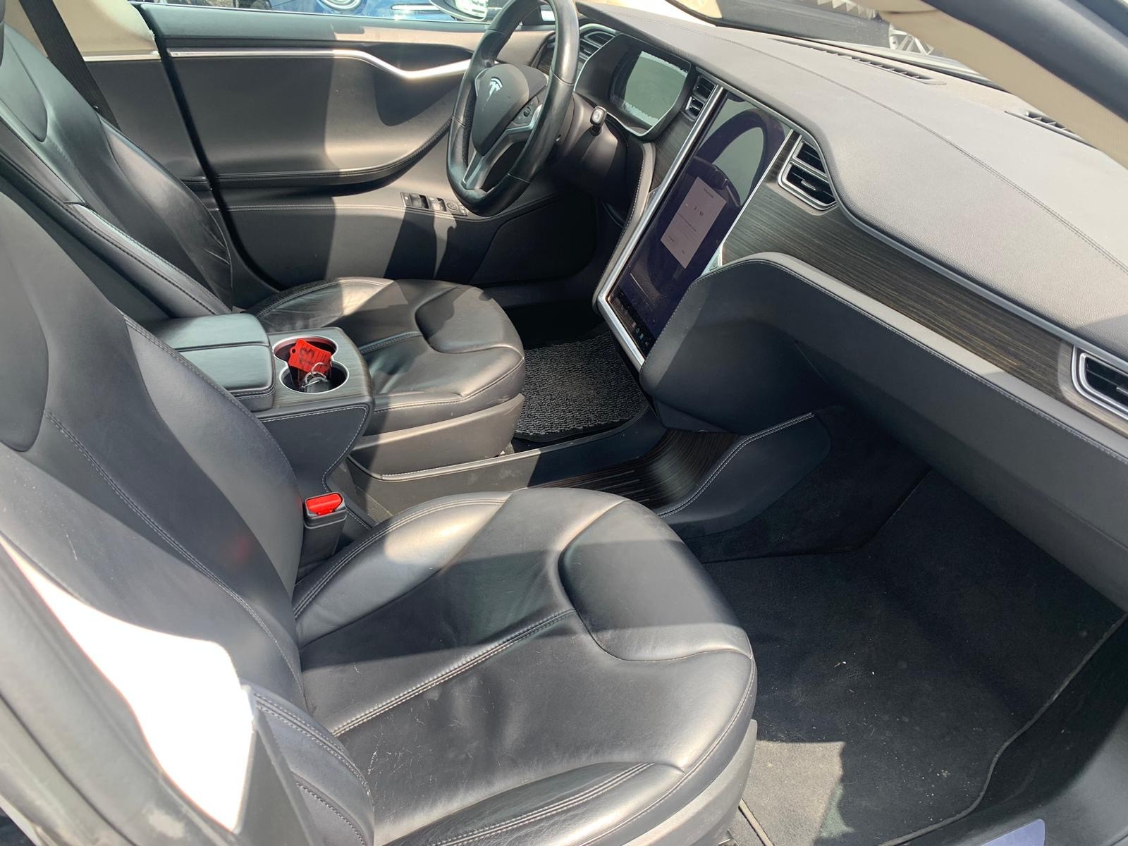 TESLA Model S 85 D-image-11