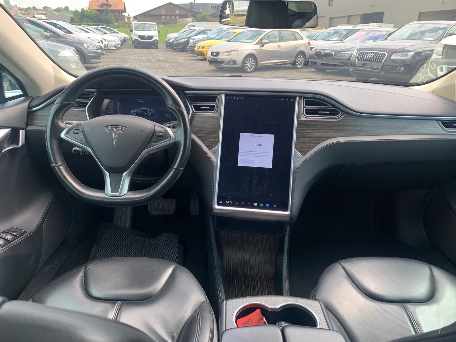TESLA Model S 85 D-image-12