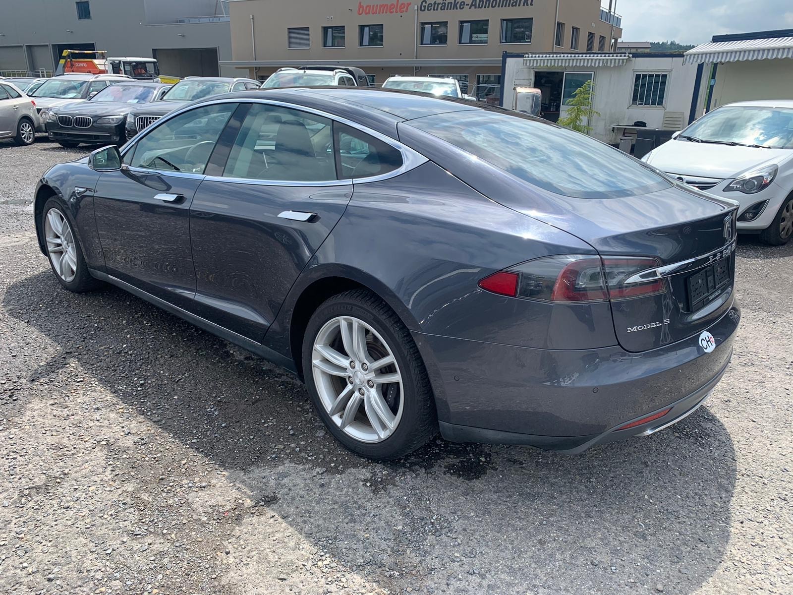TESLA Model S 85 D-image-4