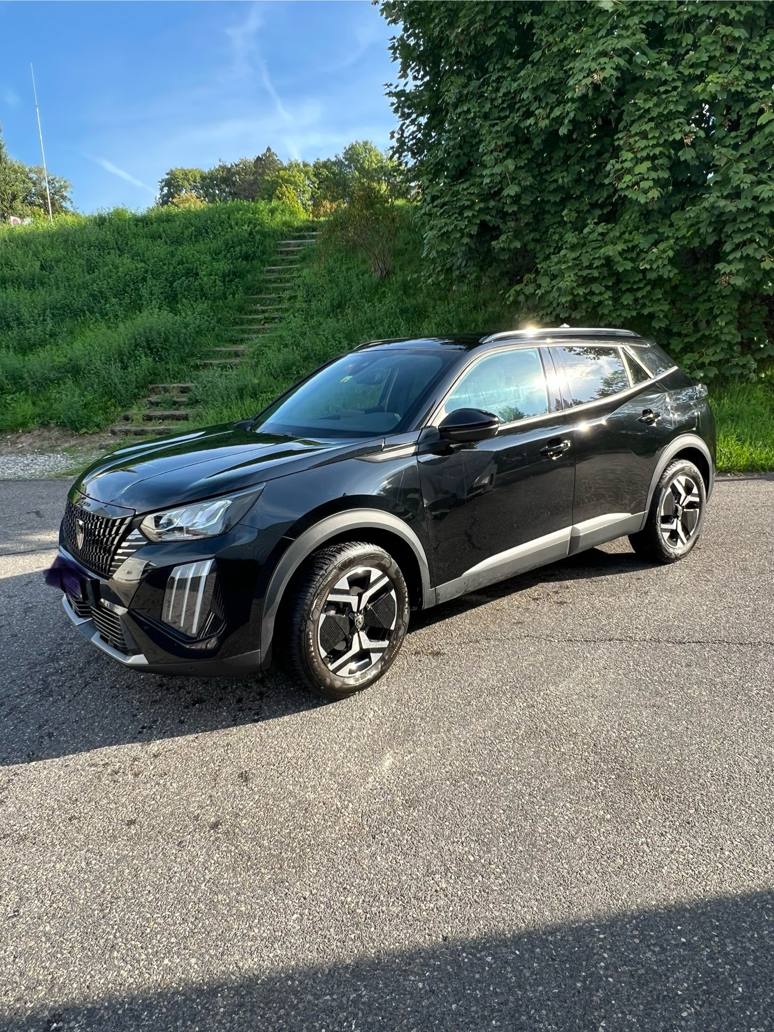 PEUGEOT 2008 1.2 PureTech Allure EAT8-image-1