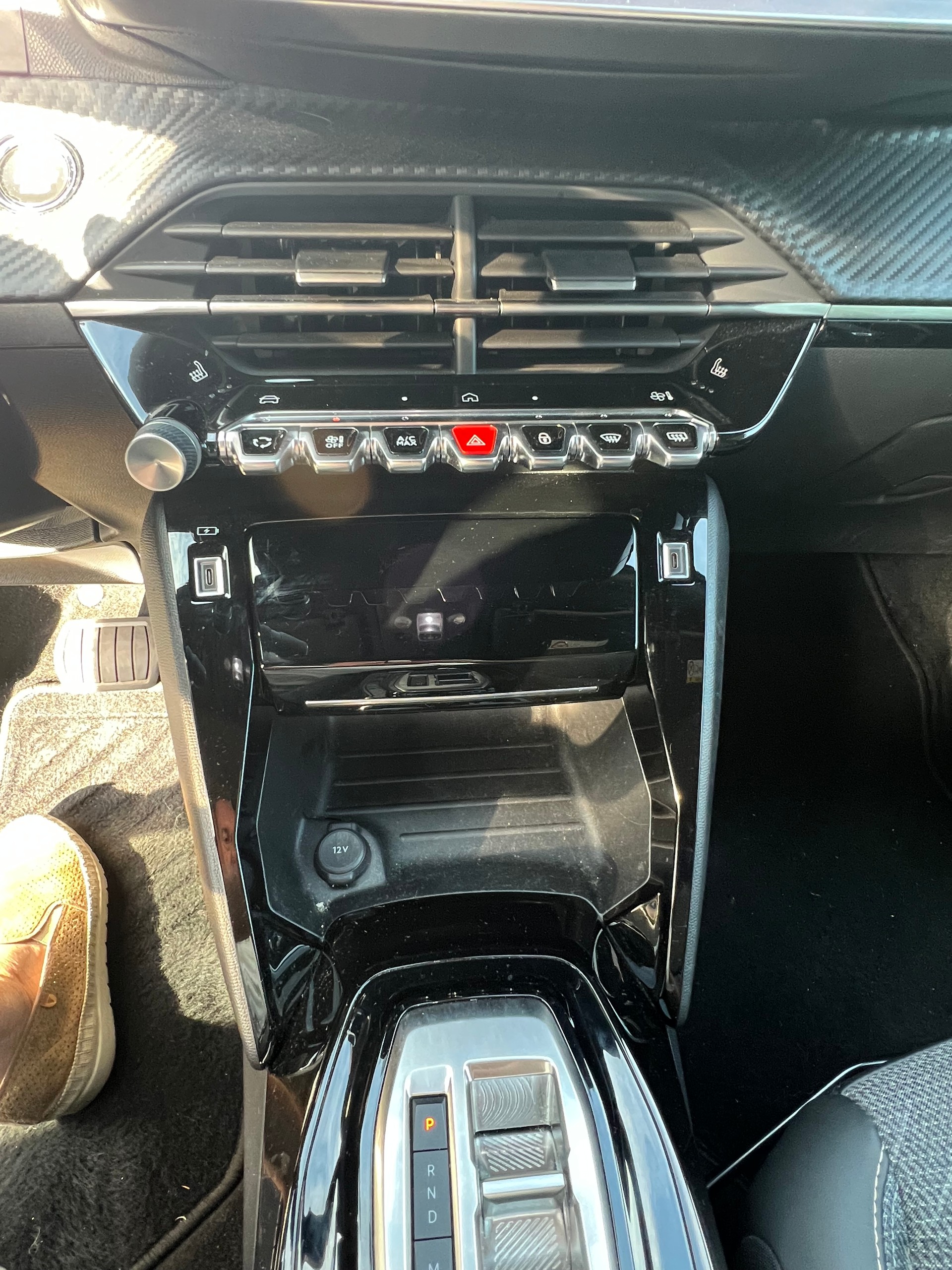 PEUGEOT 2008 1.2 PureTech Allure EAT8-image-8