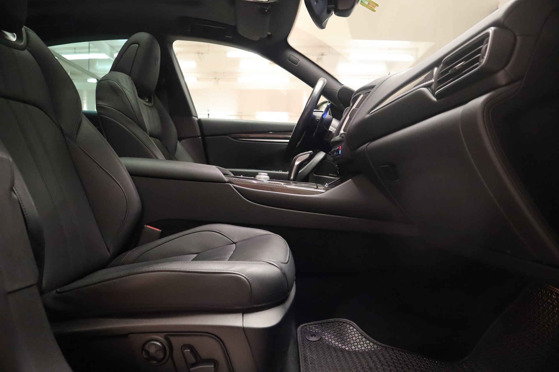 MASERATI Levante S 3.0 V6 Nerissimo Automatica-image-11
