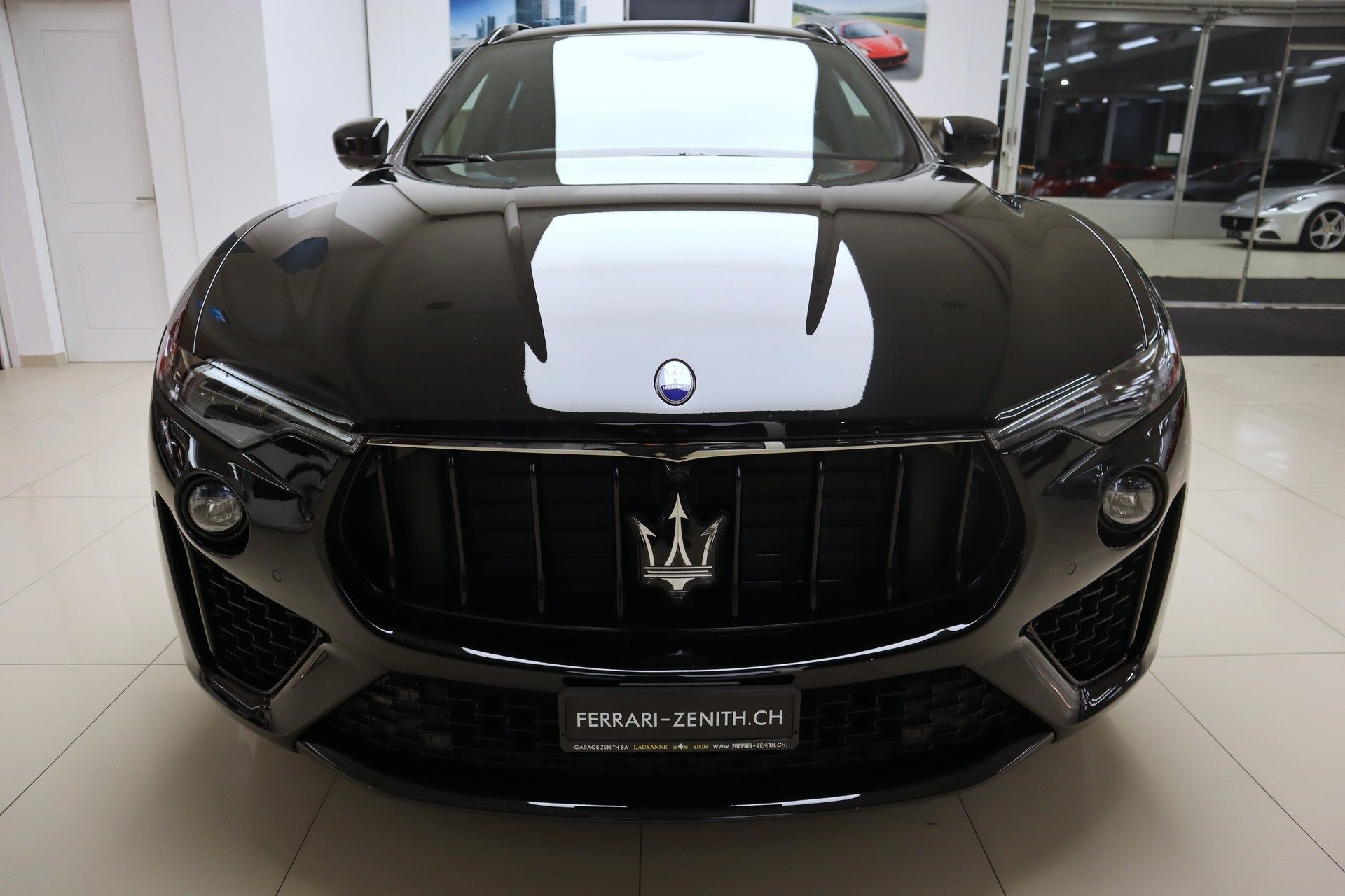 MASERATI Levante S 3.0 V6 Nerissimo Automatica-image-1