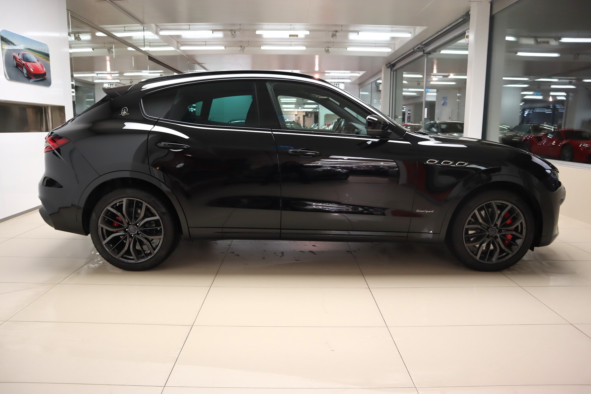 MASERATI Levante S 3.0 V6 Nerissimo Automatica-image-3