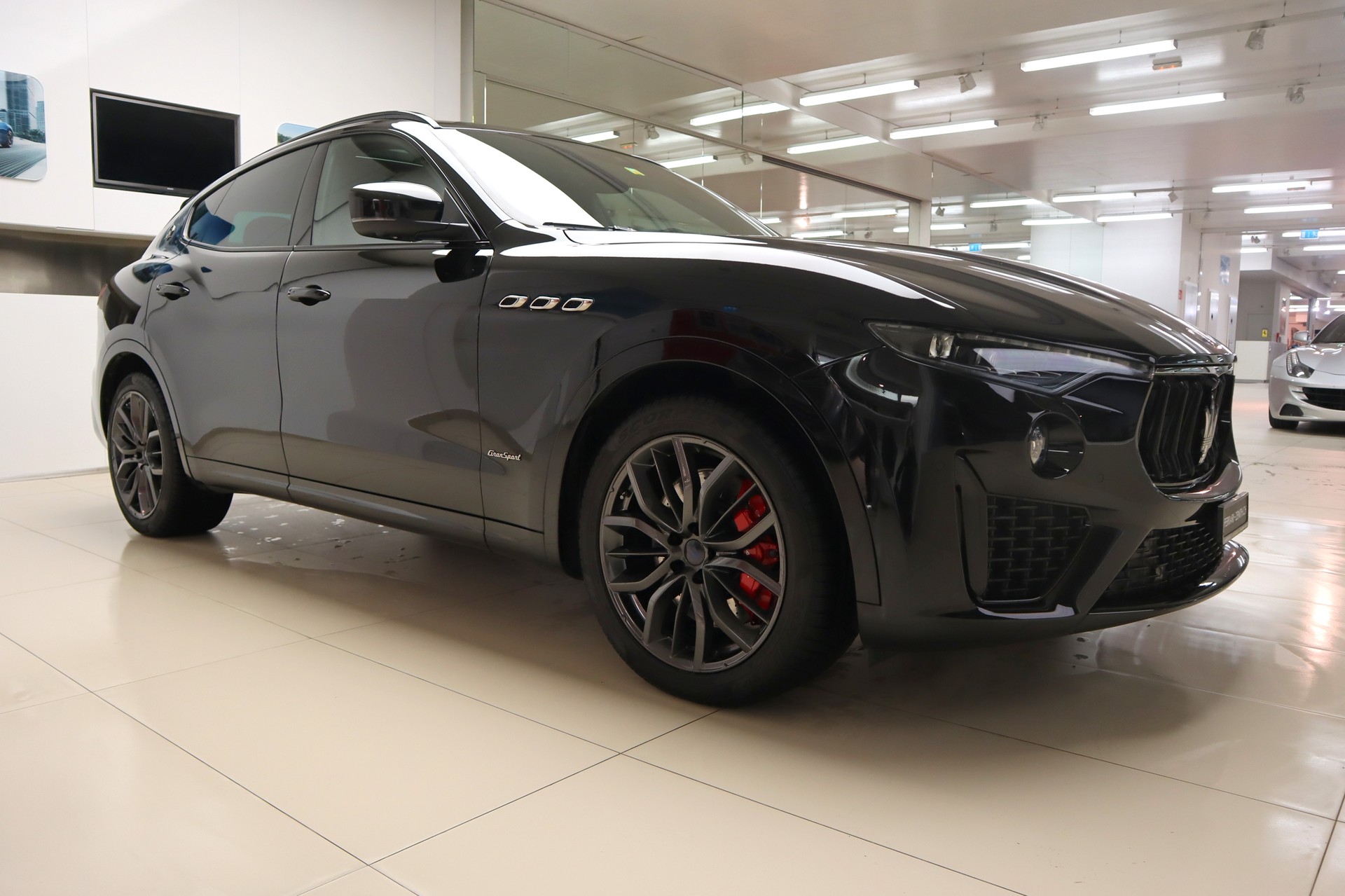 MASERATI Levante S 3.0 V6 Nerissimo Automatica-image-2