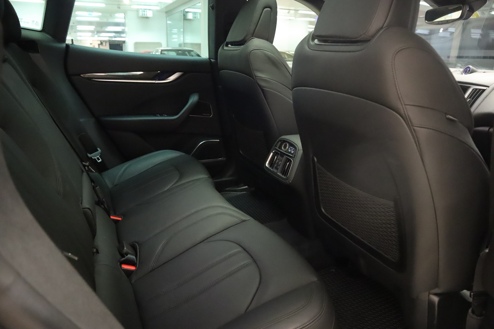 MASERATI Levante S 3.0 V6 Nerissimo Automatica-image-13