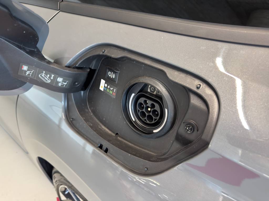 PEUGEOT 308 SW 1.6 PHEV 180 Active-image-12