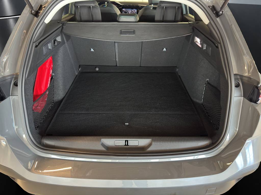 PEUGEOT 308 SW 1.6 PHEV 180 Active-image-11
