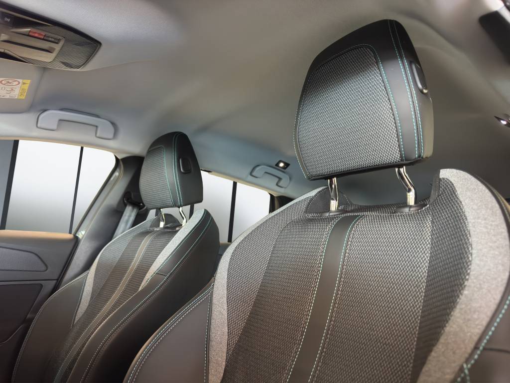 PEUGEOT 308 SW 1.6 PHEV 180 Active-image-9