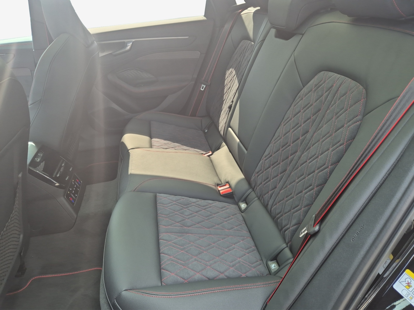 AUDI A6 Avant TFSI quattro 270 kW S tronic-image-11