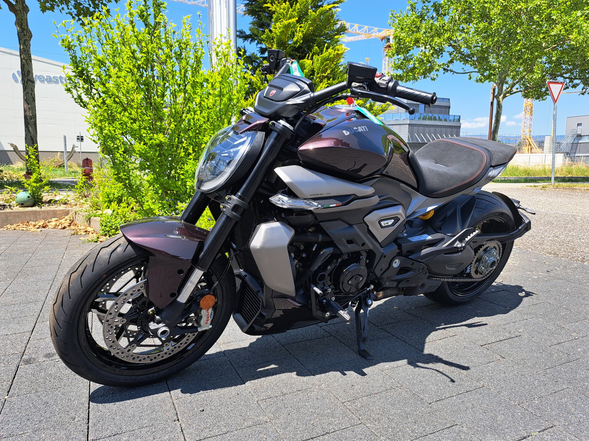 DUCATI X Diavel V4-showroom-element-2