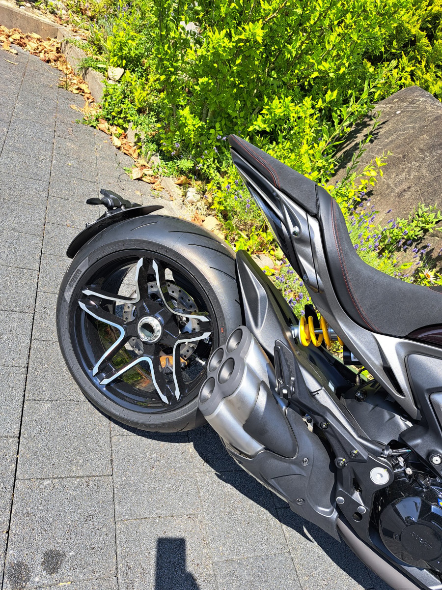 DUCATI X Diavel V4-showroom-element-3
