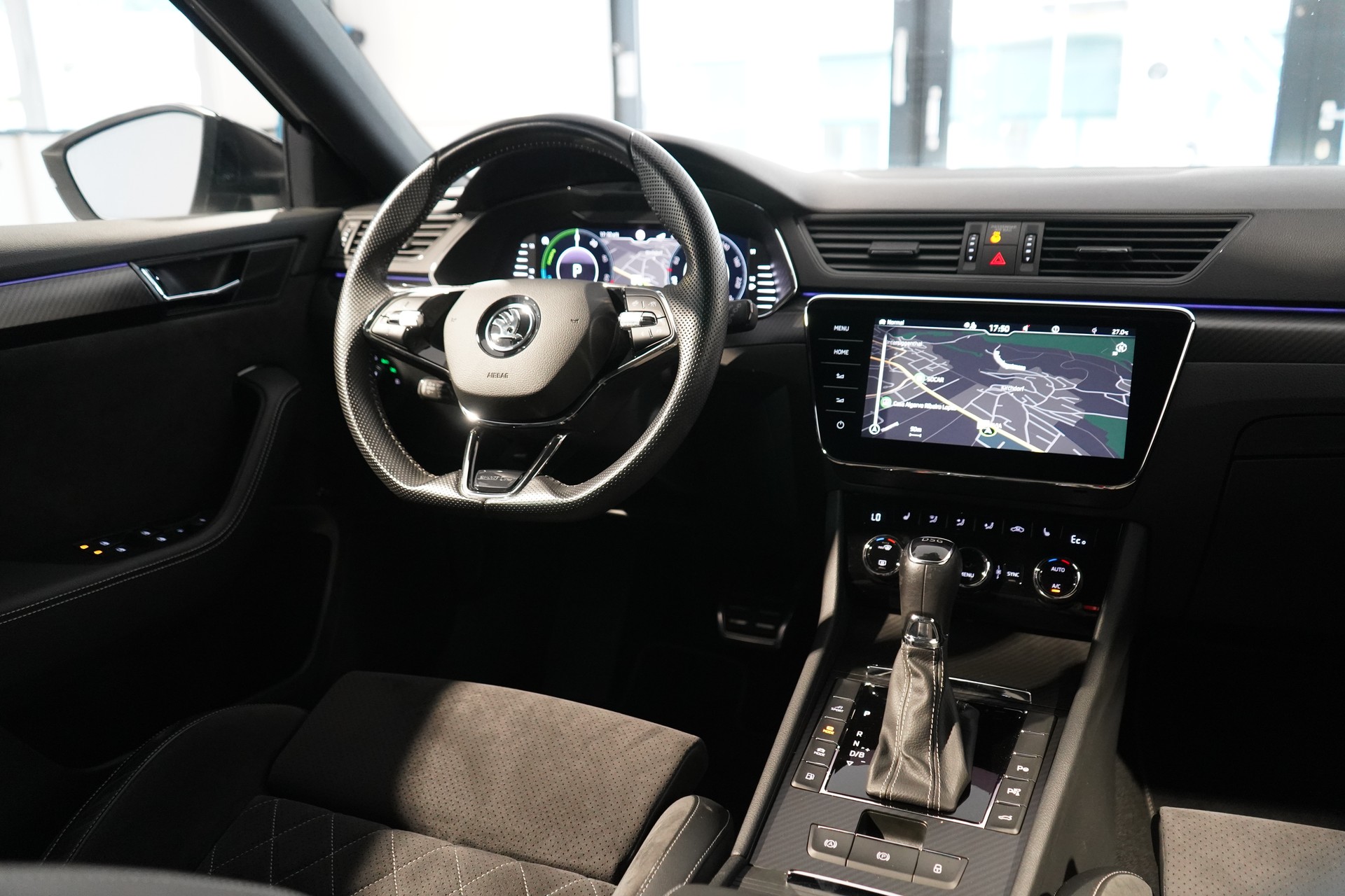 SKODA Superb 1.4 TSI Sport Line PHEV DSG / CH - Fahrzeug-image-11