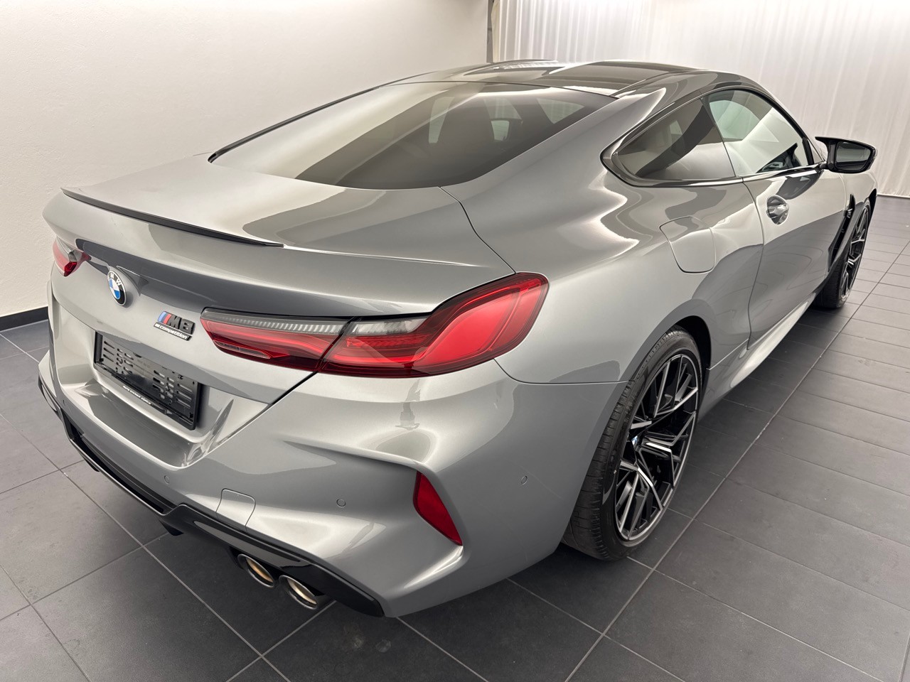 BMW M8 xDrive M Competition-image-2