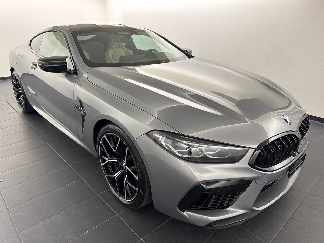 BMW M8 xDrive M Competition-image-3