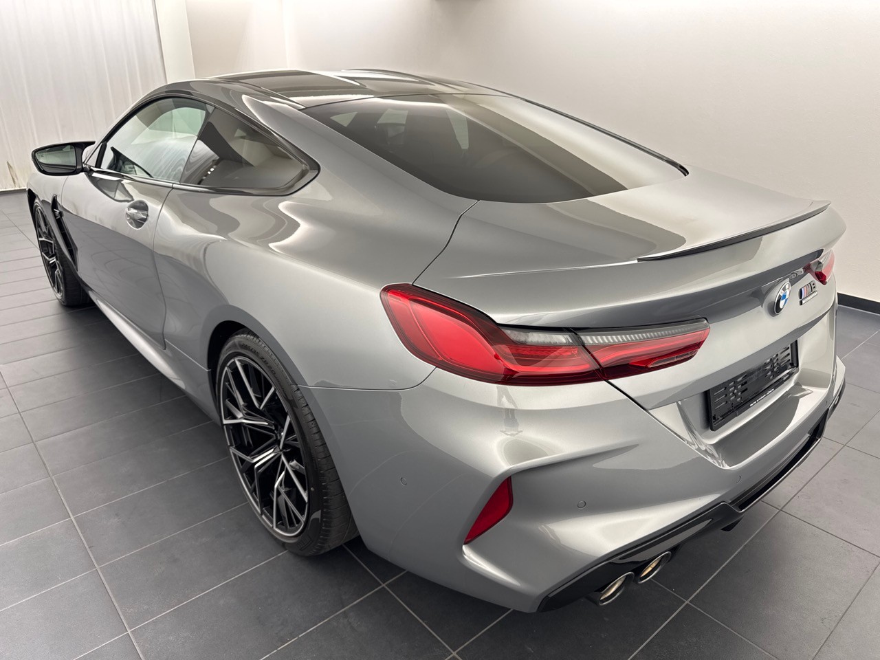 BMW M8 xDrive M Competition-image-1