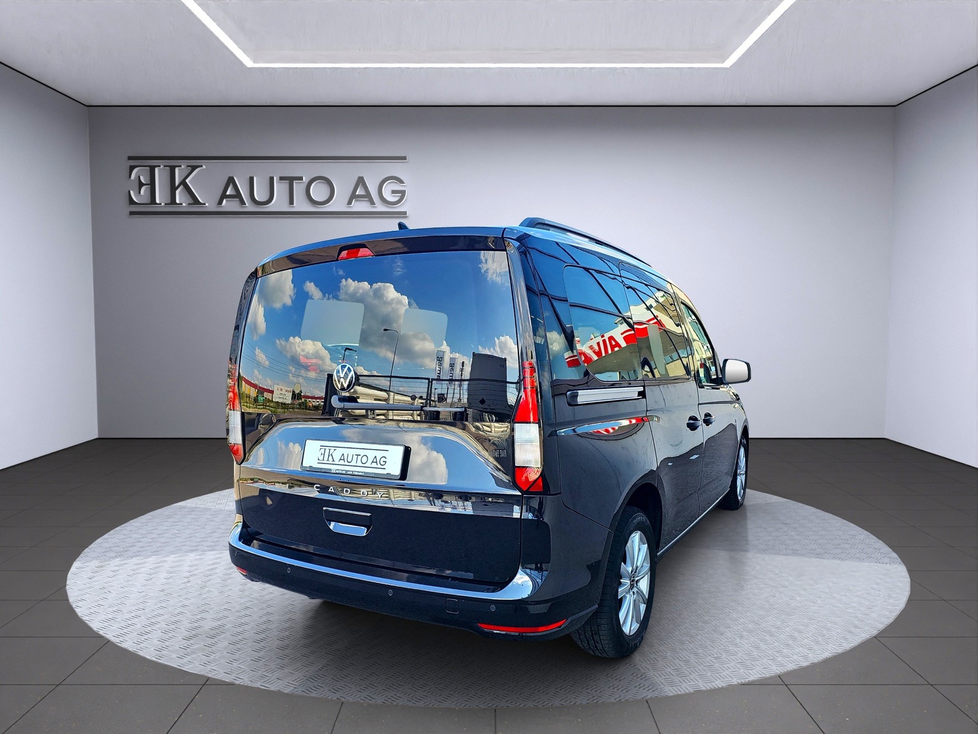 VW Caddy 2.0 TDI DSG-image-4