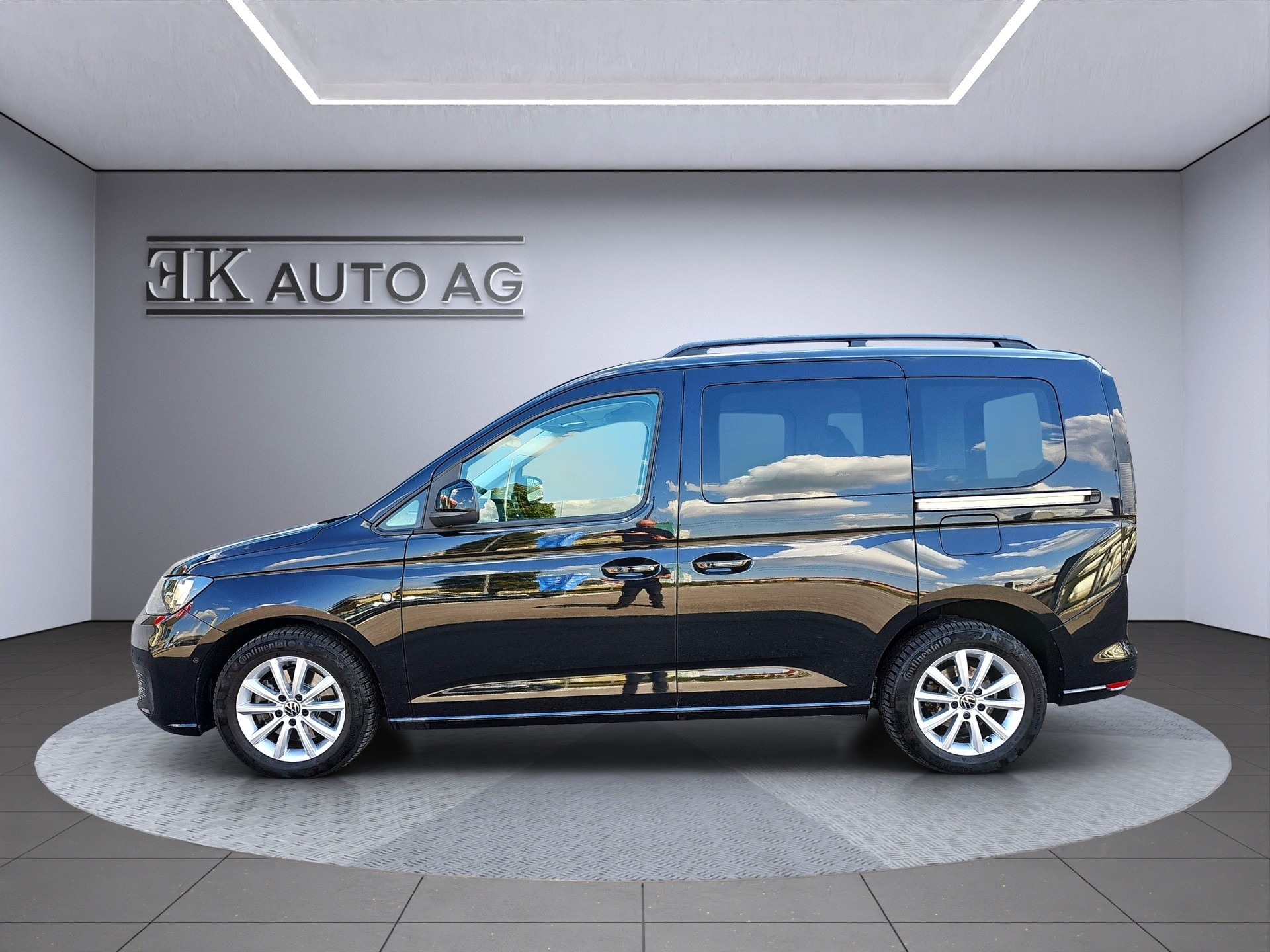 VW Caddy 2.0 TDI DSG-image-1