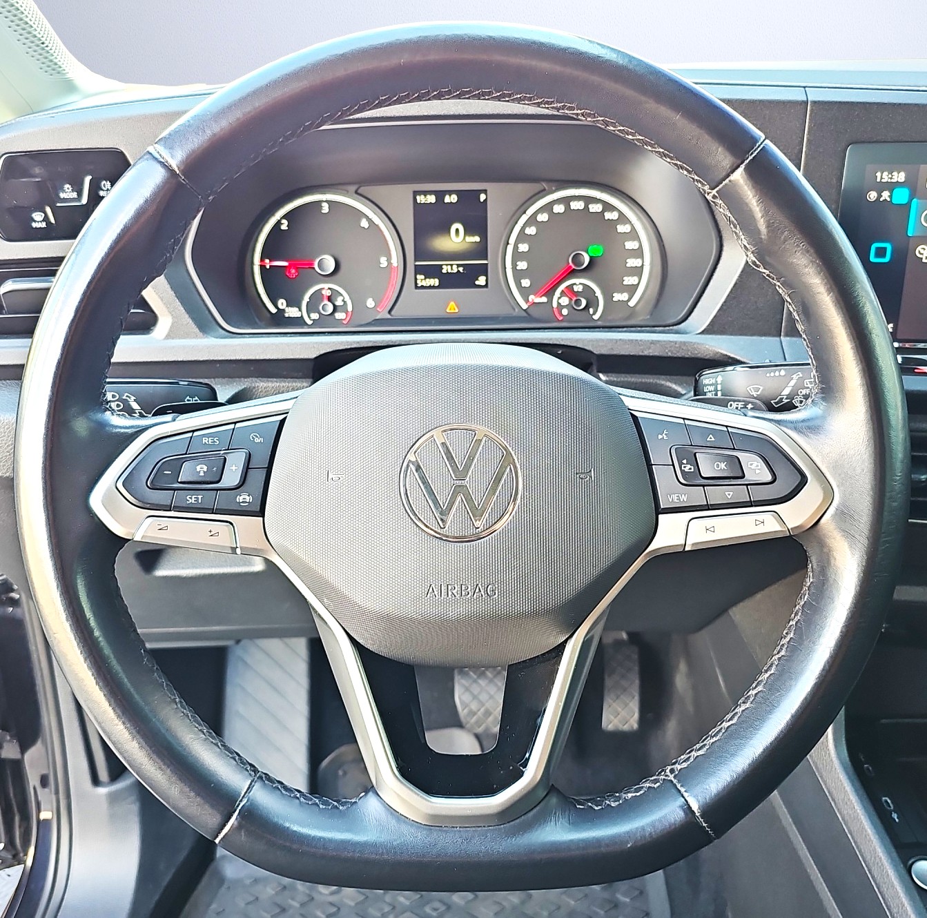 VW Caddy 2.0 TDI DSG-image-10