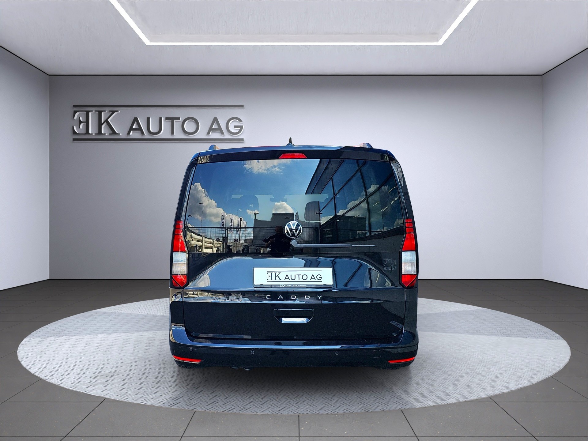 VW Caddy 2.0 TDI DSG-image-3