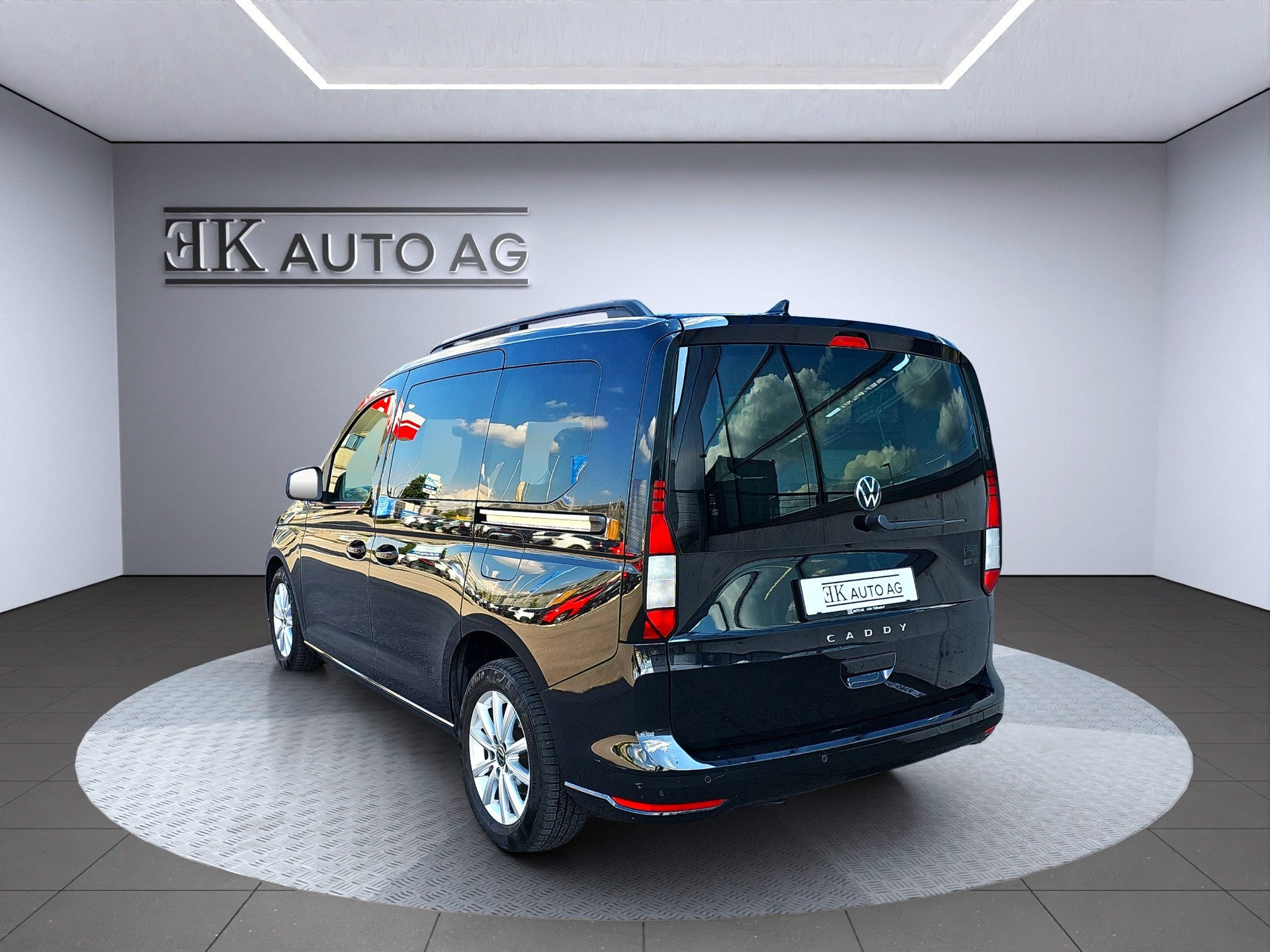 VW Caddy 2.0 TDI DSG-image-2