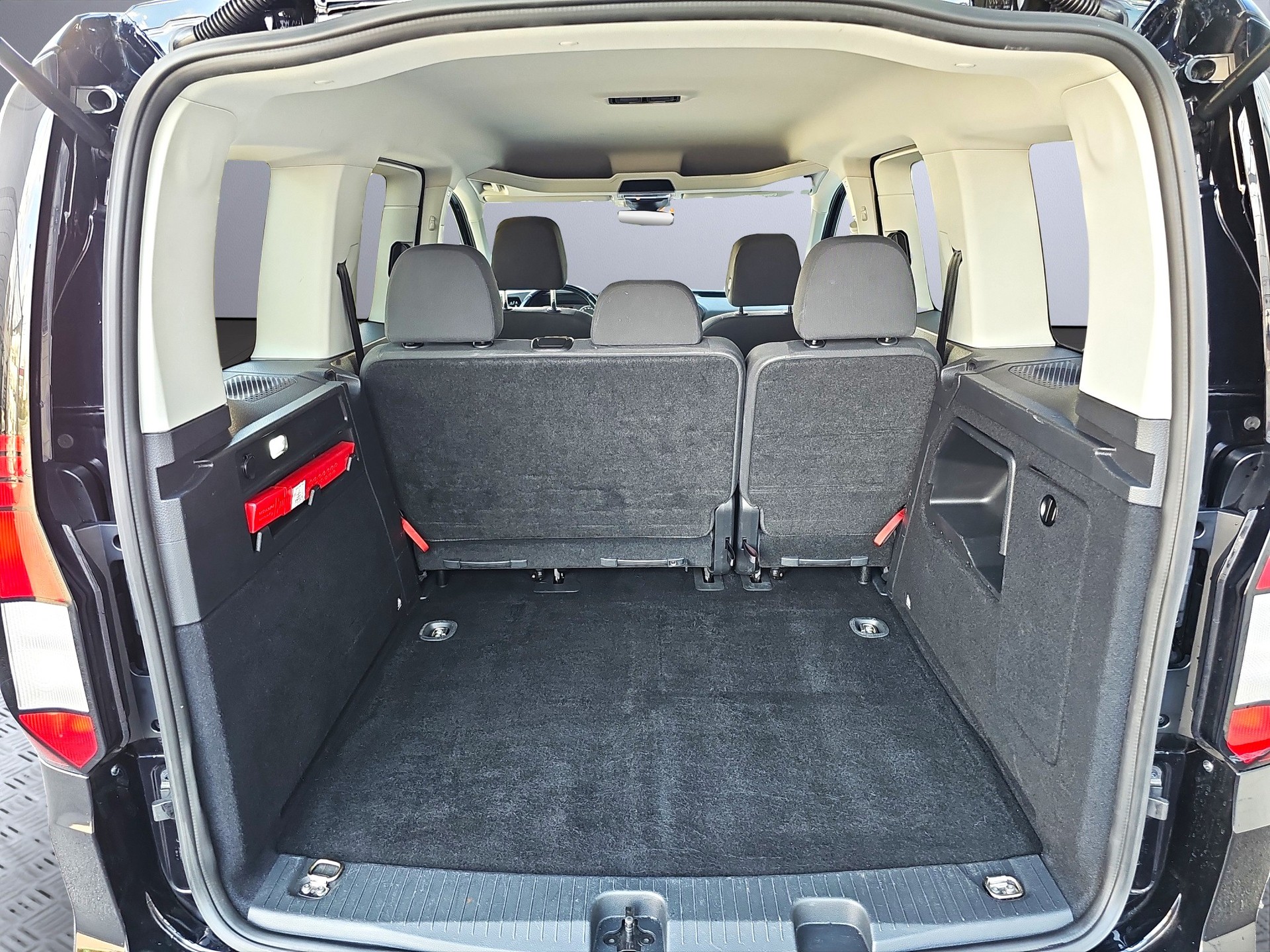 VW Caddy 2.0 TDI DSG-image-13