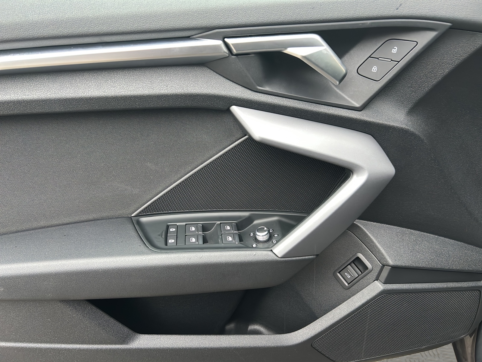 AUDI A3 Sportback 35 TFSI Attraction S-tronic-image-17