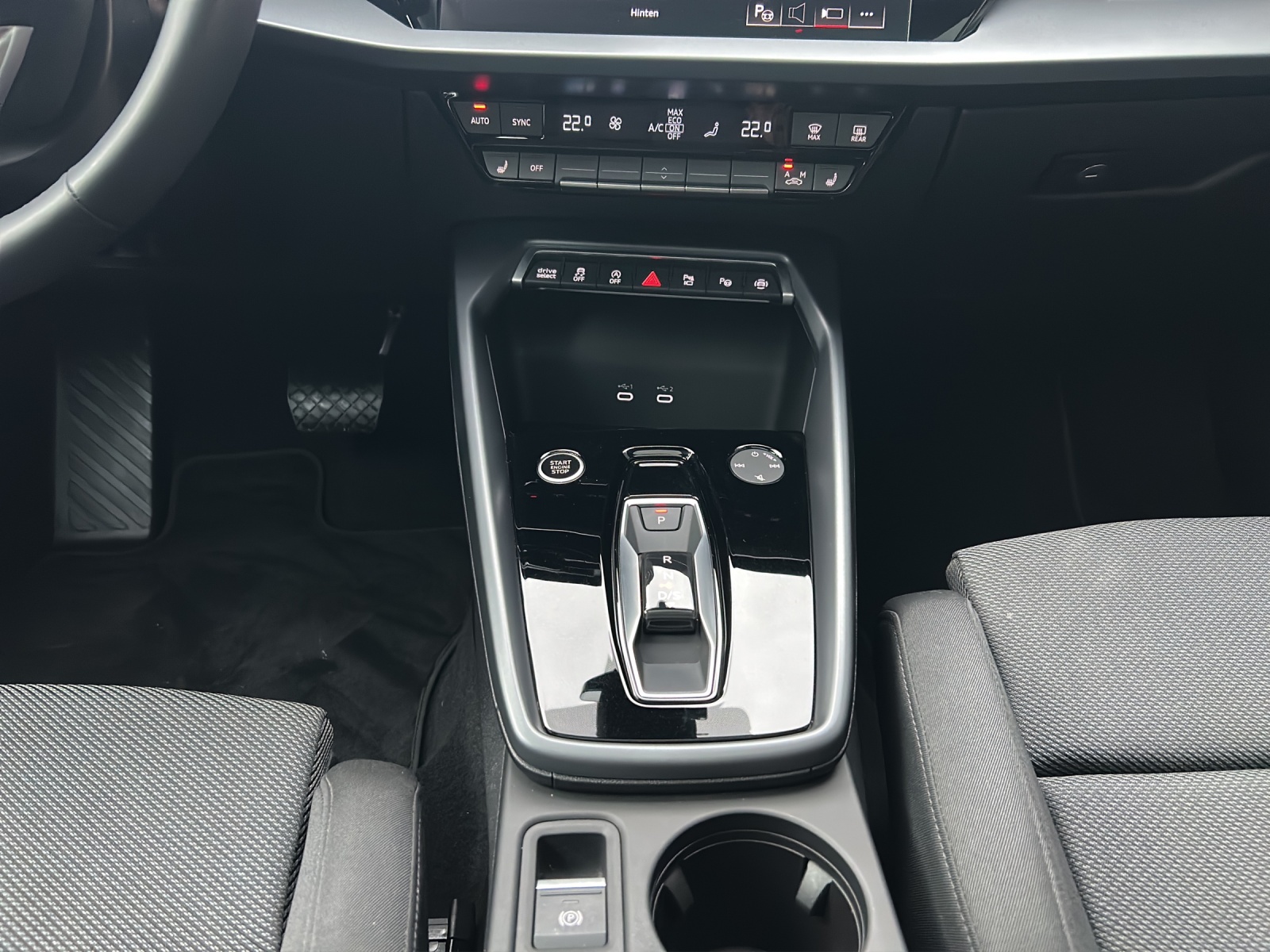 AUDI A3 Sportback 35 TFSI Attraction S-tronic-image-12